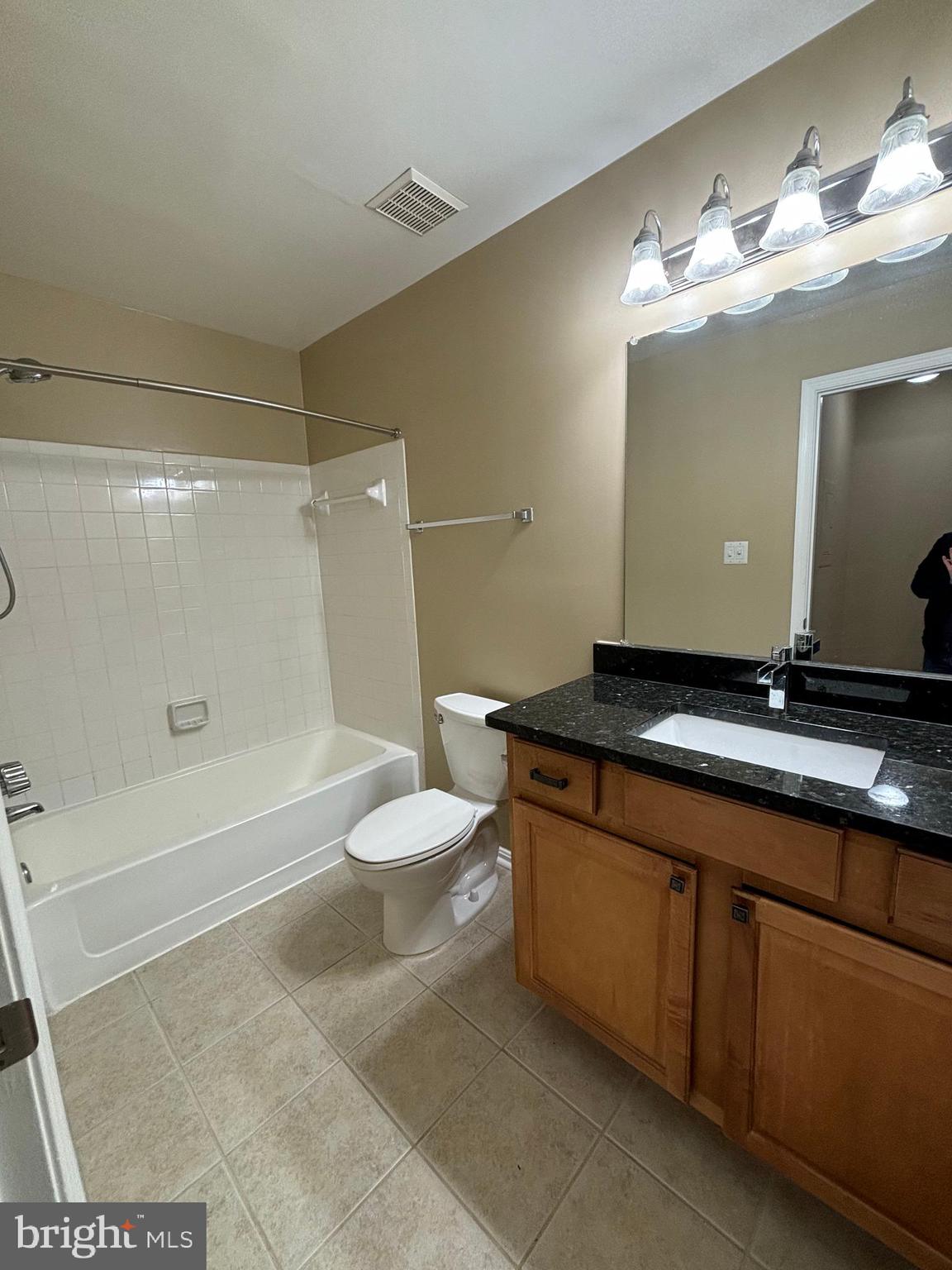 FOUR WINDS AT OAKTON - Residential Lease