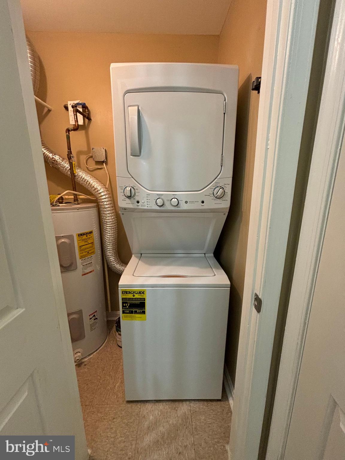 FOUR WINDS AT OAKTON - Residential Lease