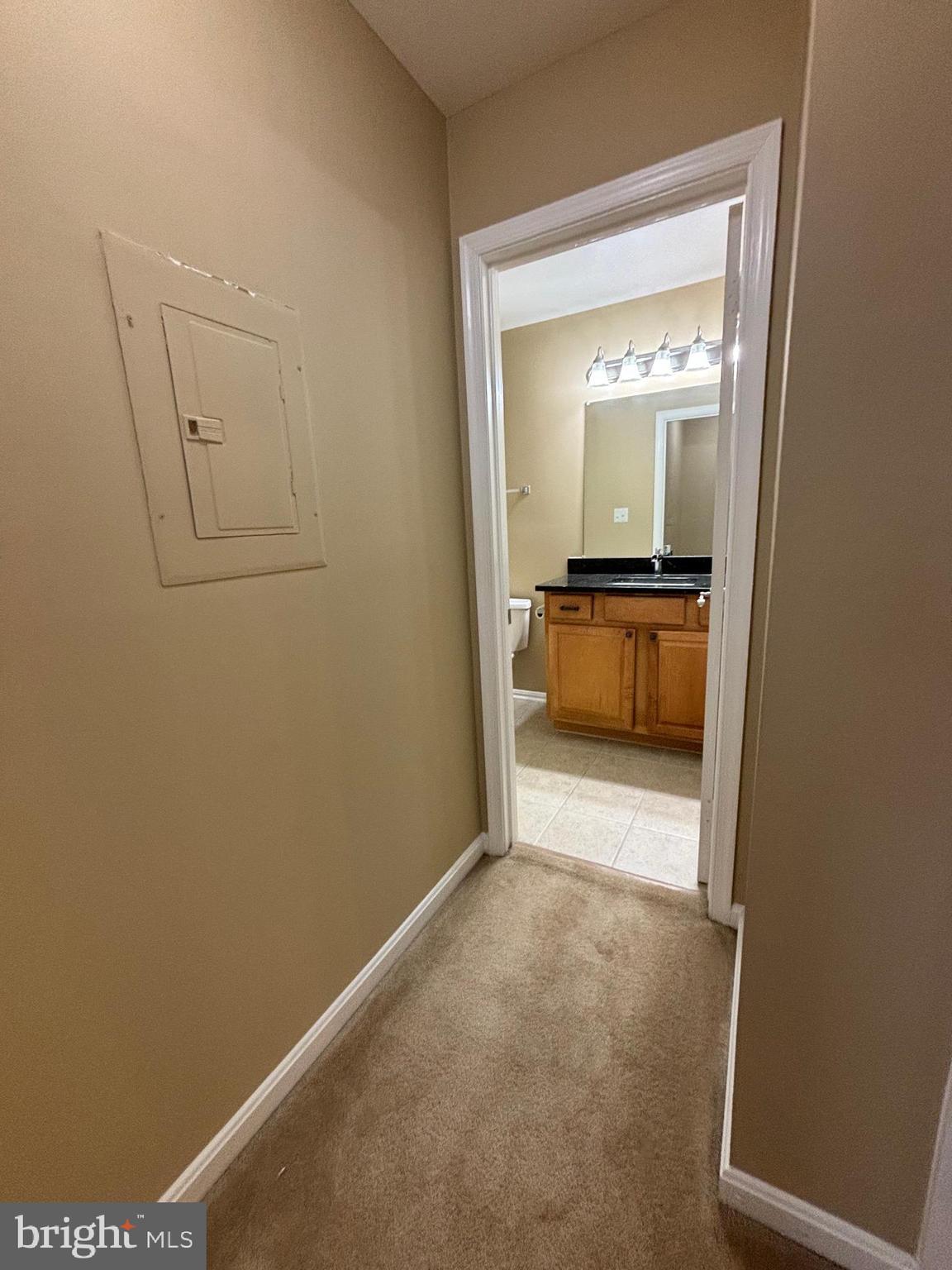 FOUR WINDS AT OAKTON - Residential Lease