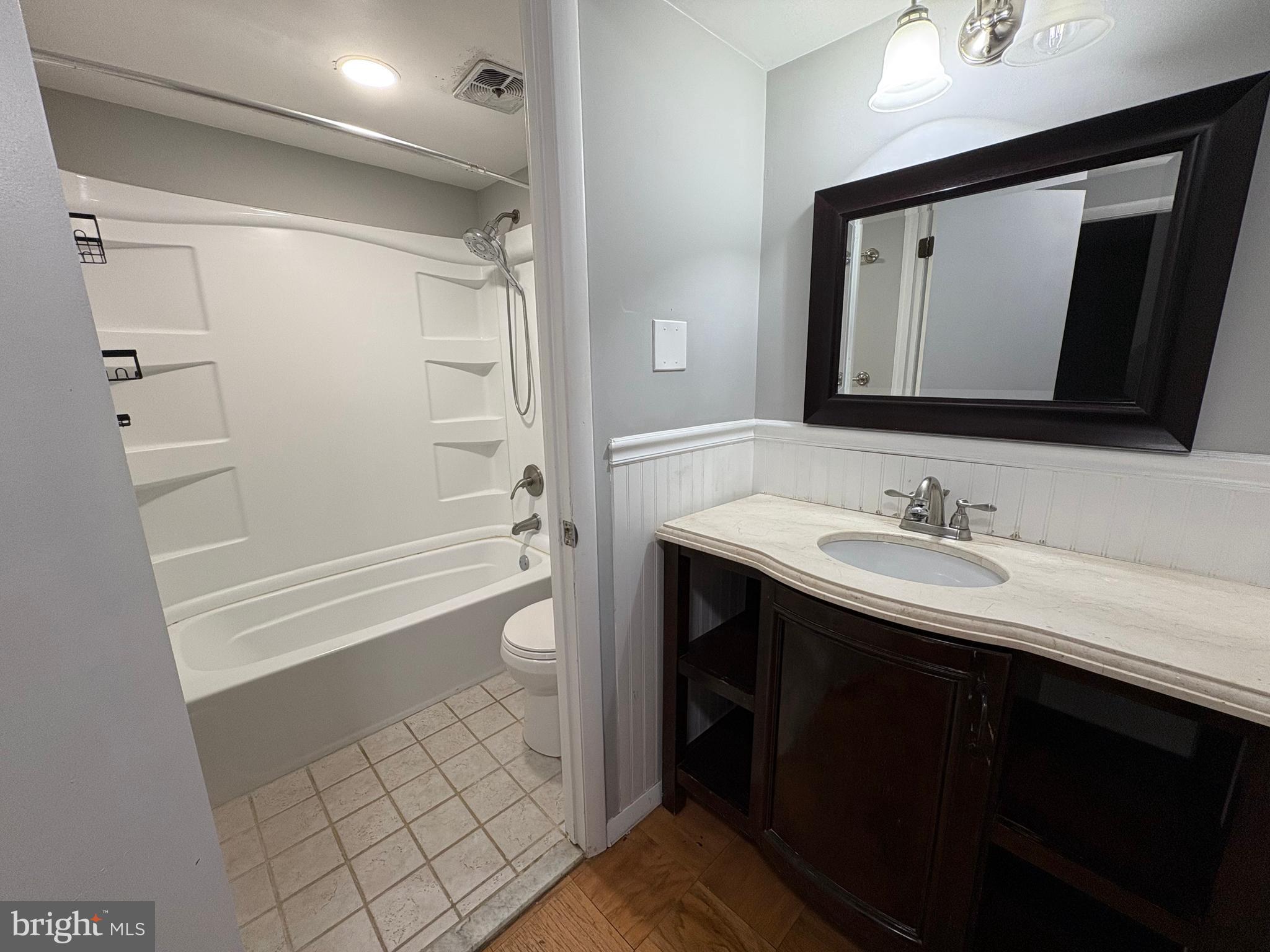 COUNTRY CLUB GREEN - Residential