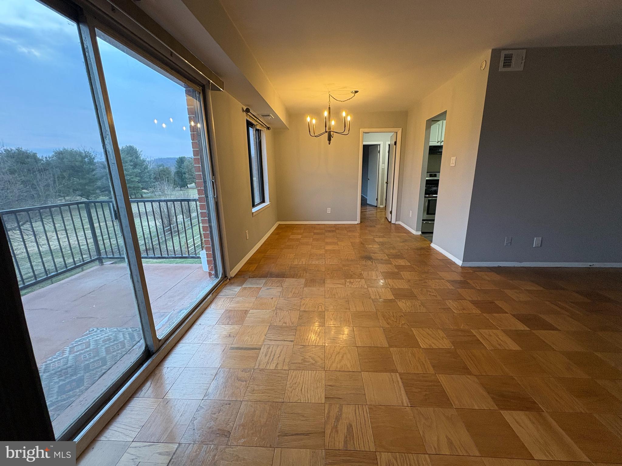 COUNTRY CLUB GREEN - Residential