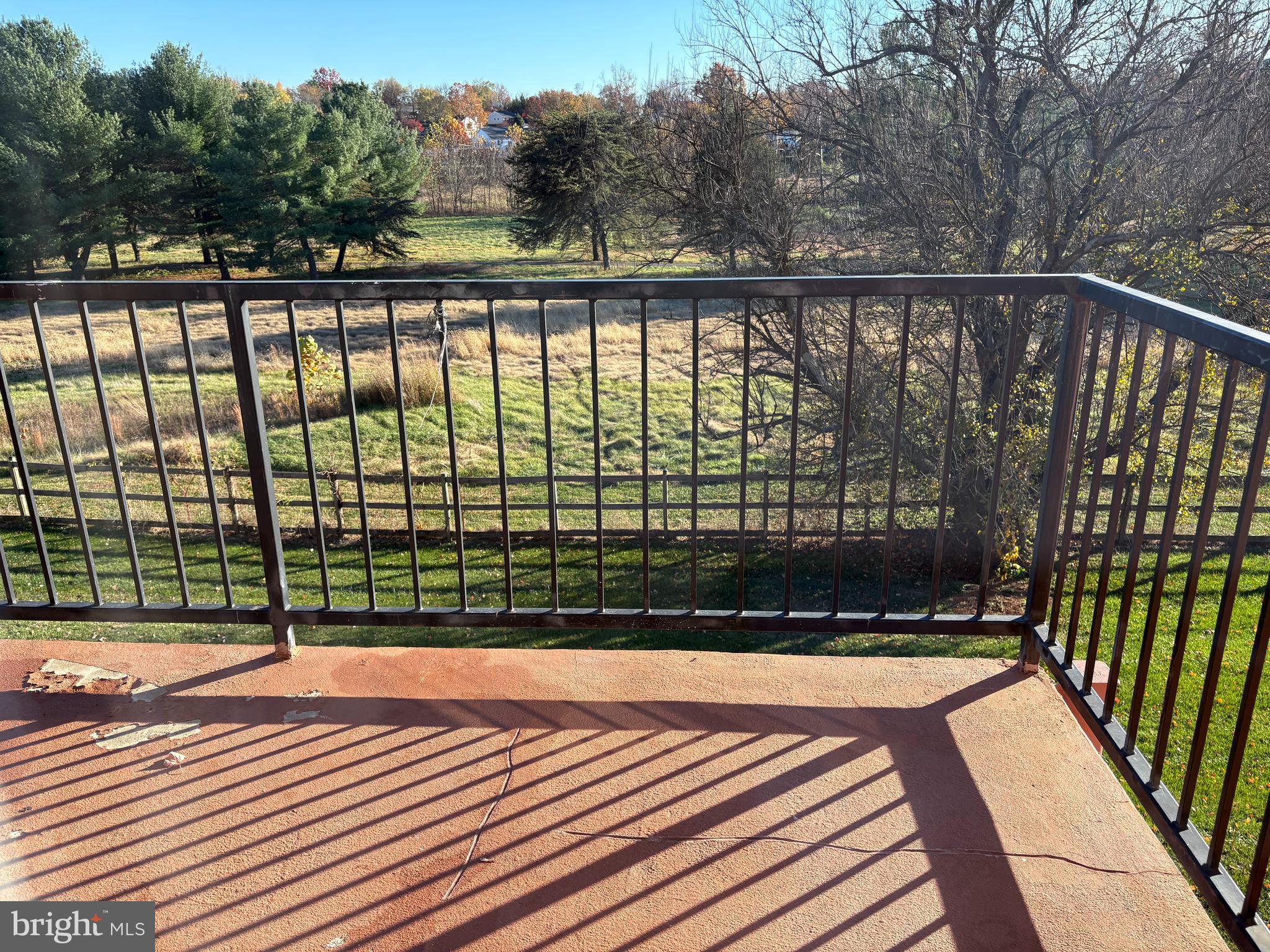 COUNTRY CLUB GREEN - Residential