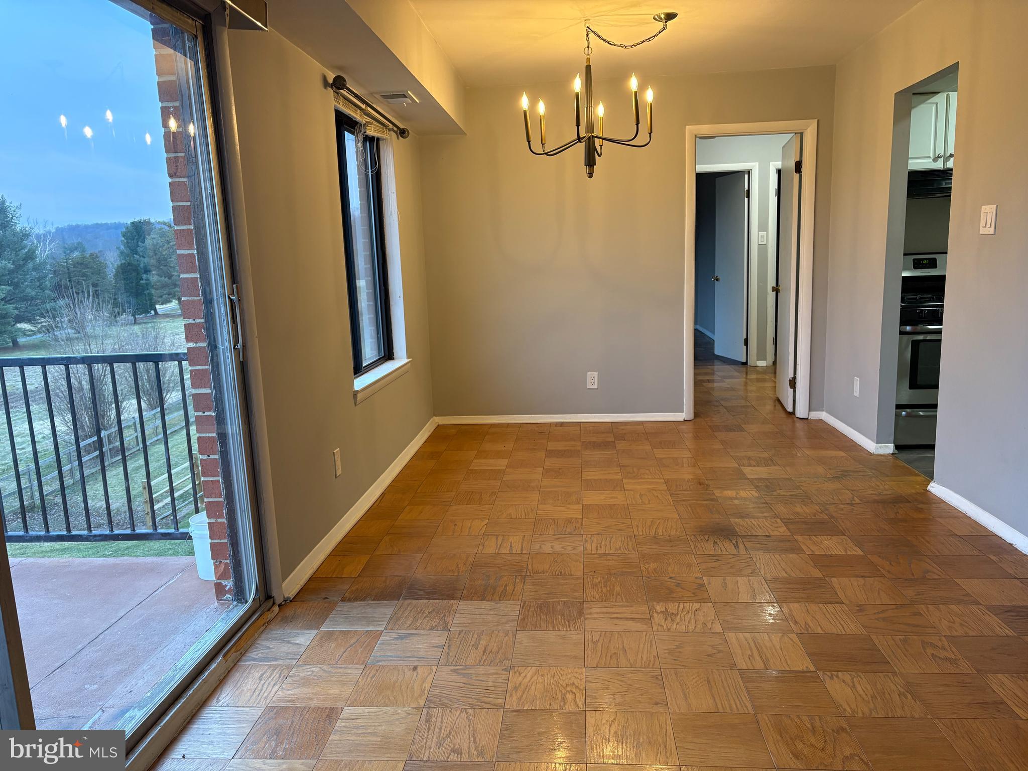 COUNTRY CLUB GREEN - Residential