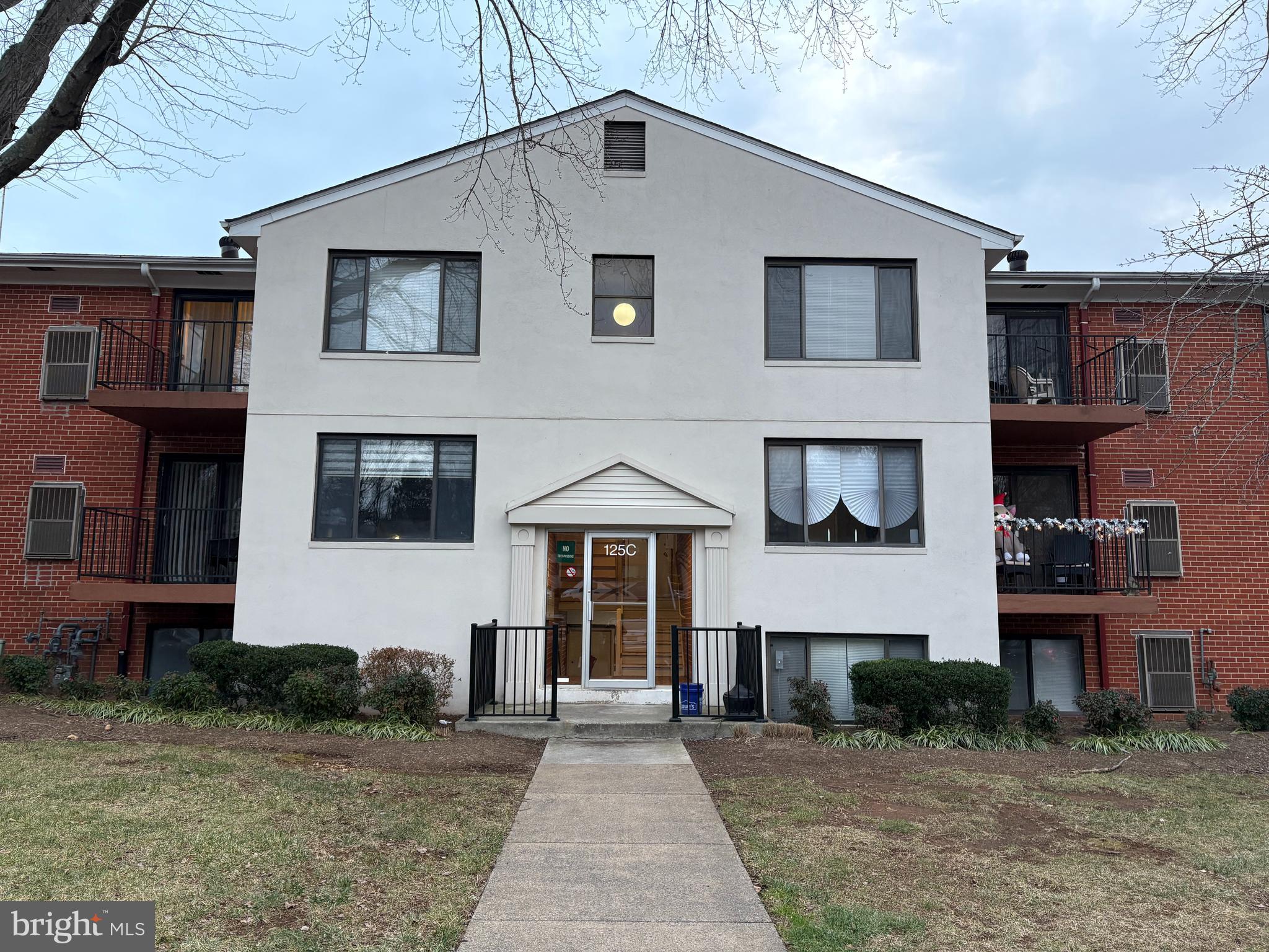 COUNTRY CLUB GREEN - Residential