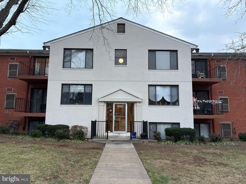 125 CLUBHOUSE DRIVE C SW 10 LEESBURG VA 20175