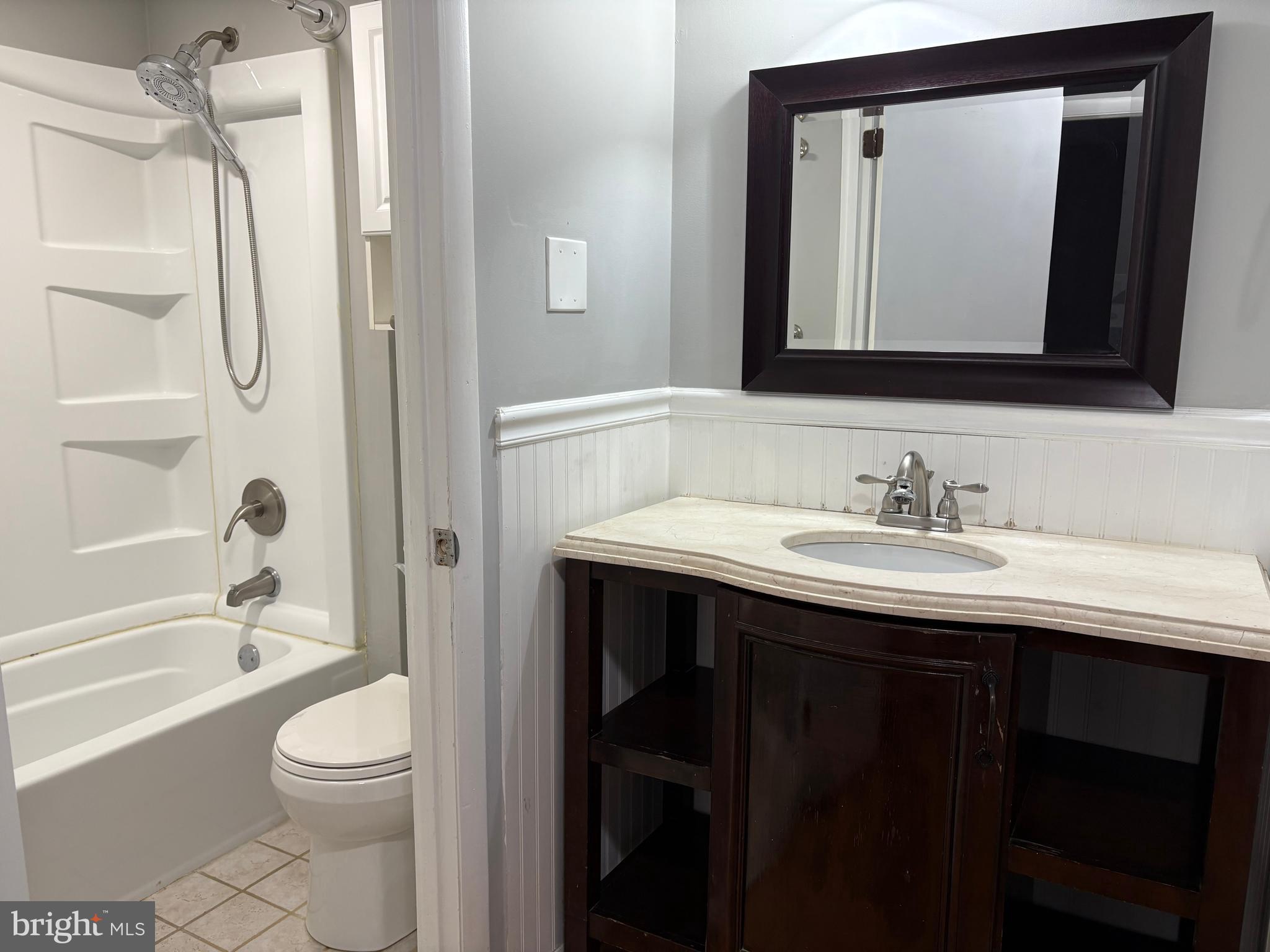 COUNTRY CLUB GREEN - Residential