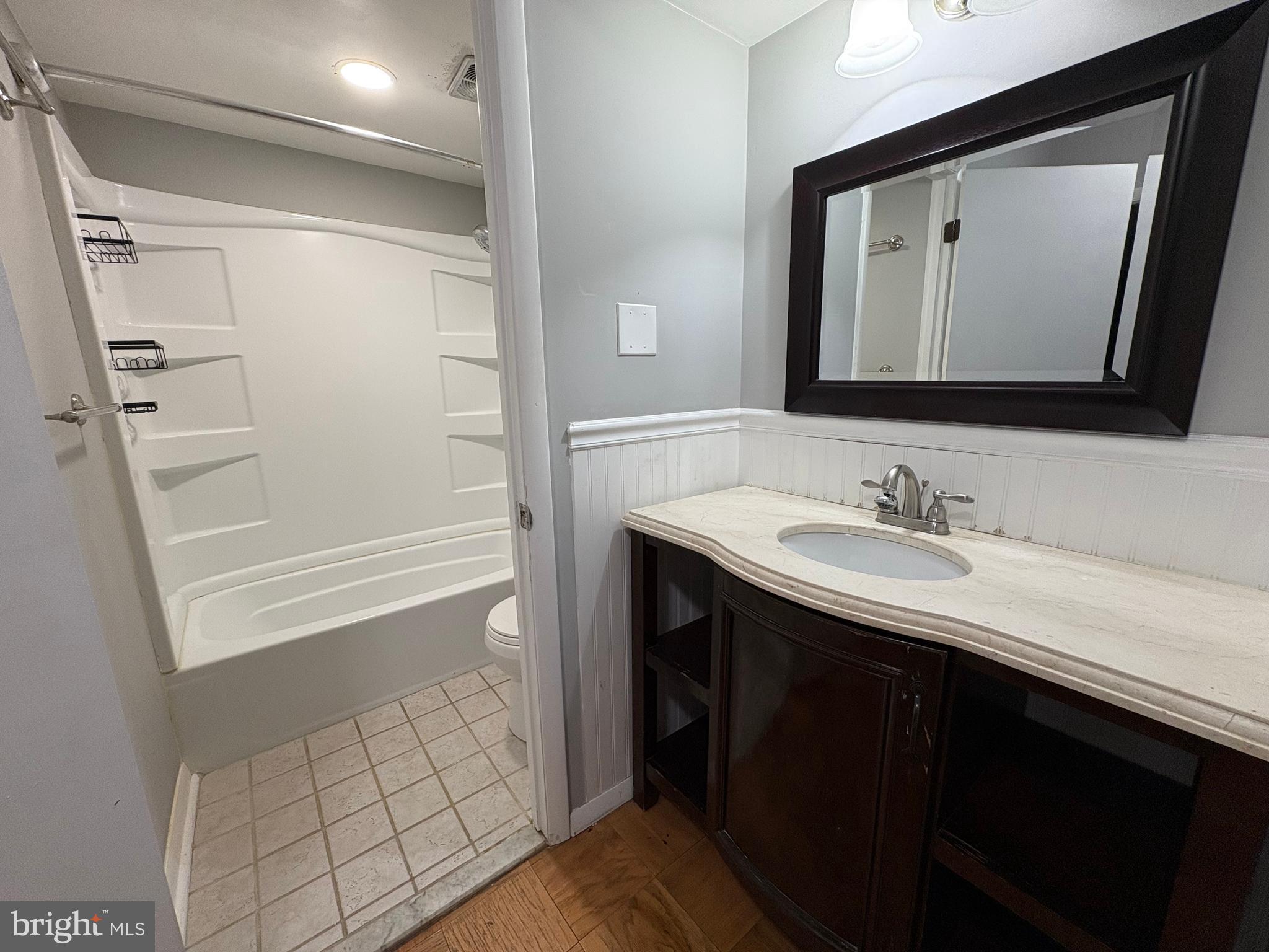 COUNTRY CLUB GREEN - Residential