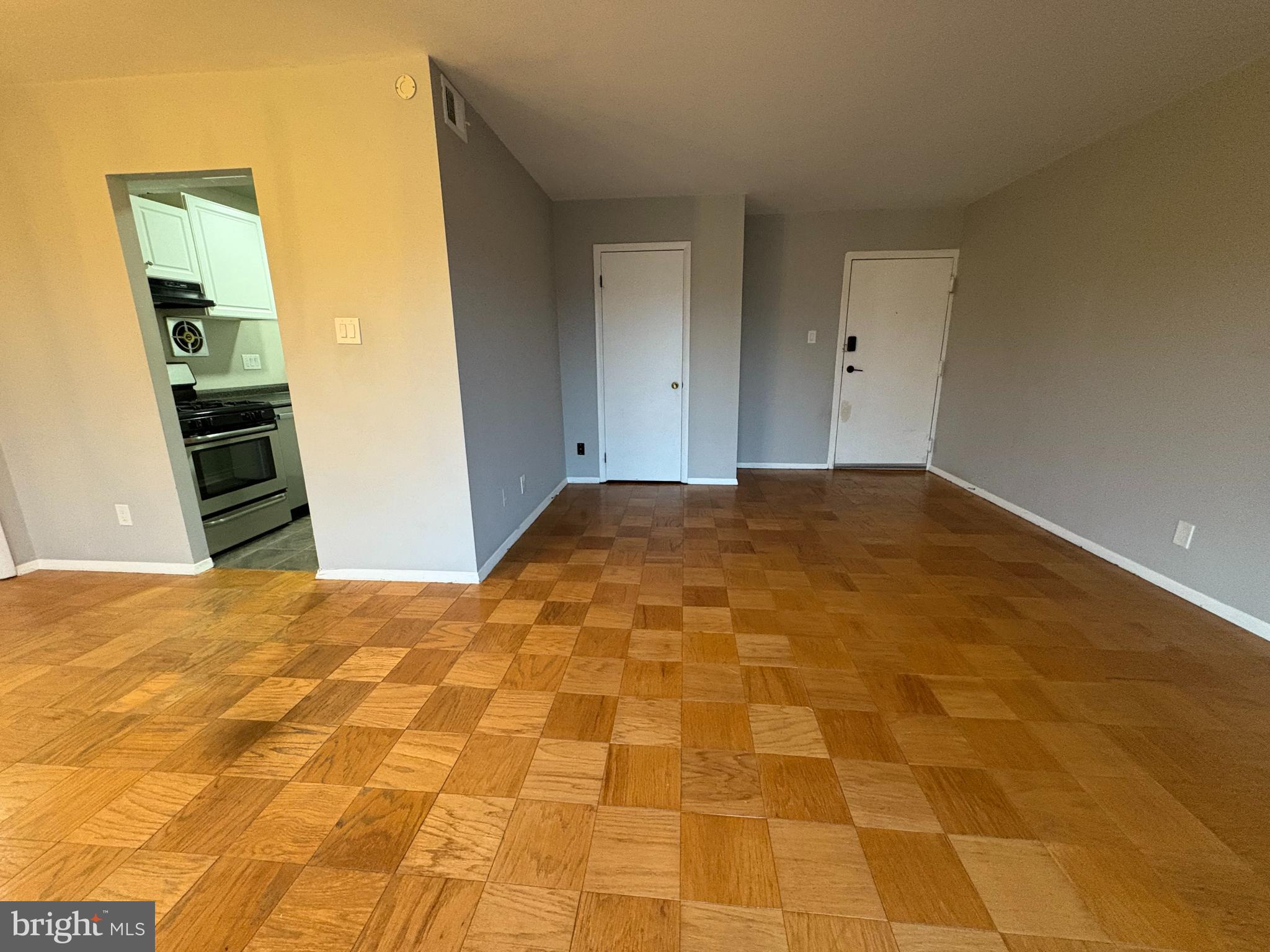 COUNTRY CLUB GREEN - Residential