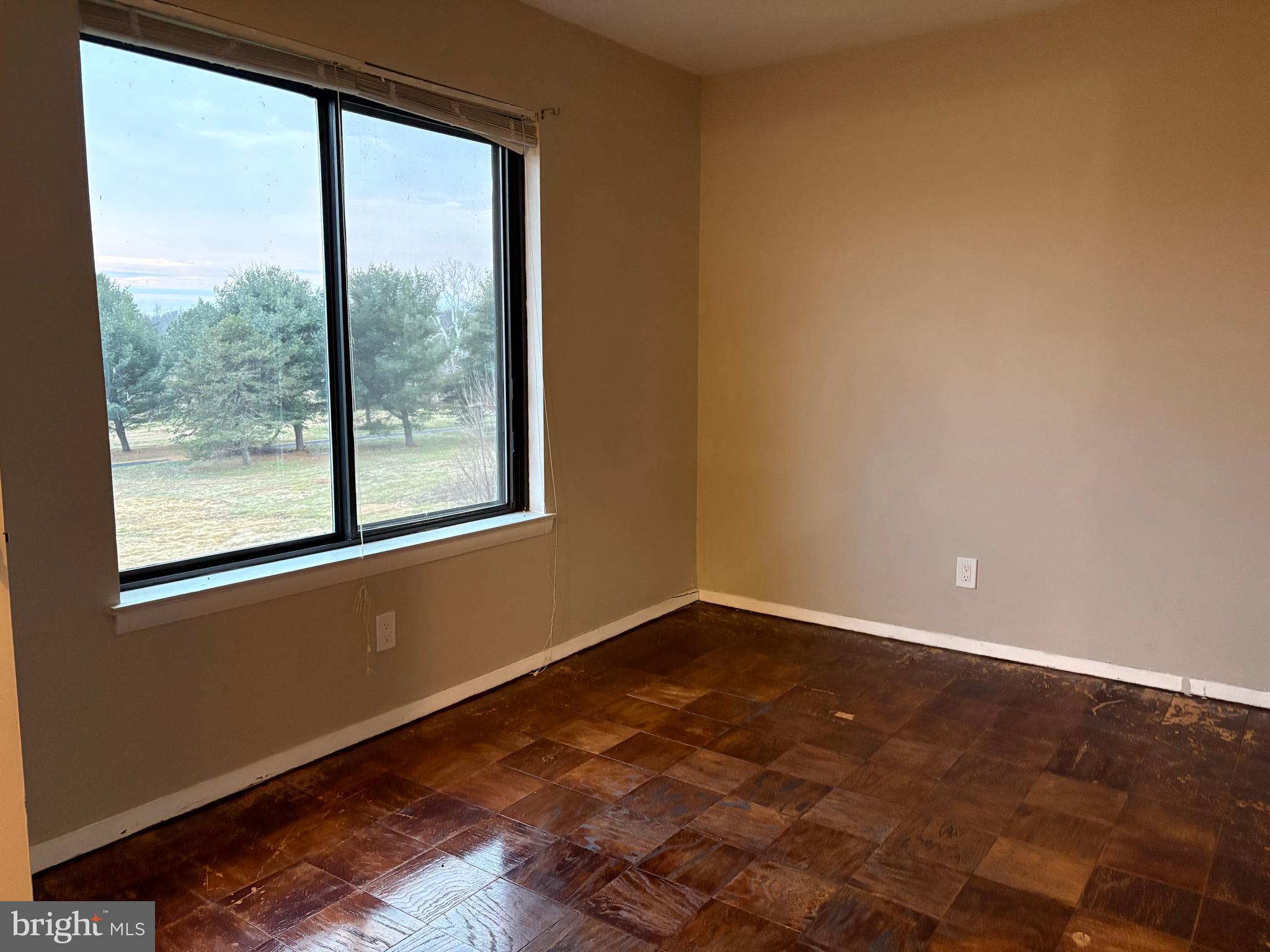 COUNTRY CLUB GREEN - Residential