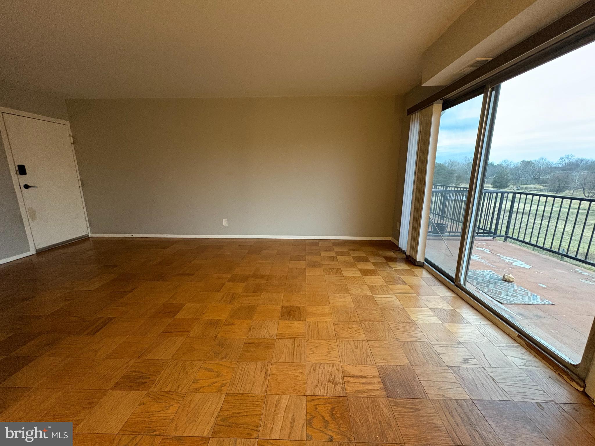 COUNTRY CLUB GREEN - Residential