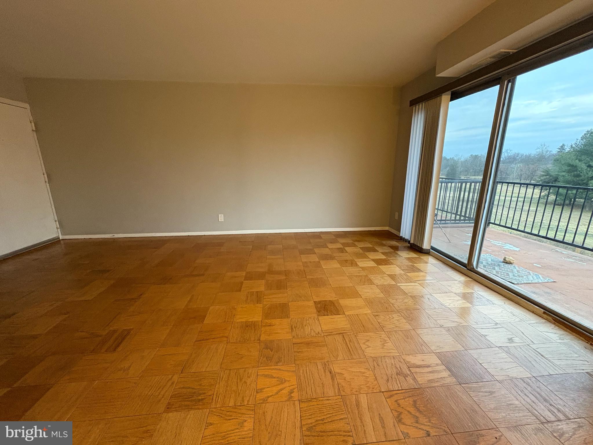 COUNTRY CLUB GREEN - Residential