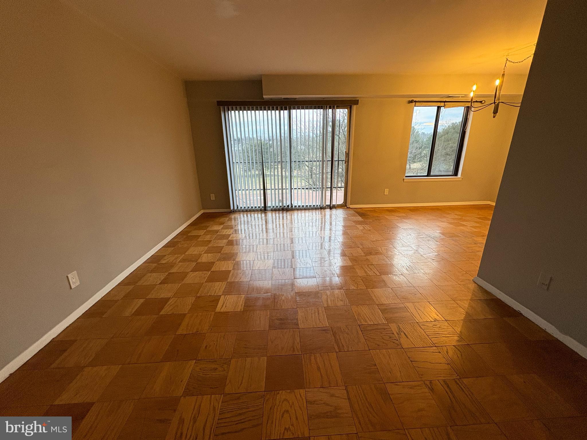 COUNTRY CLUB GREEN - Residential