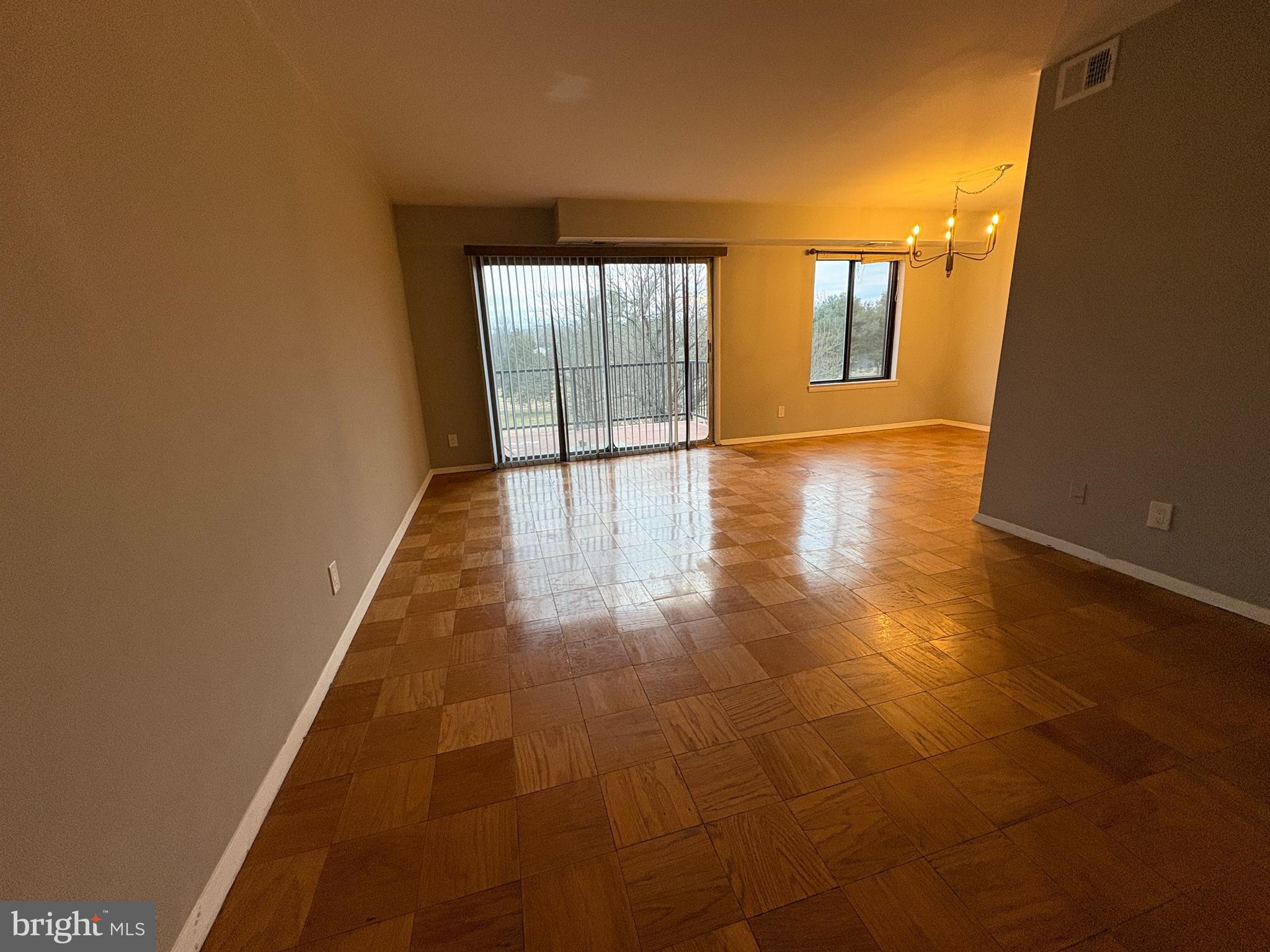 COUNTRY CLUB GREEN - Residential