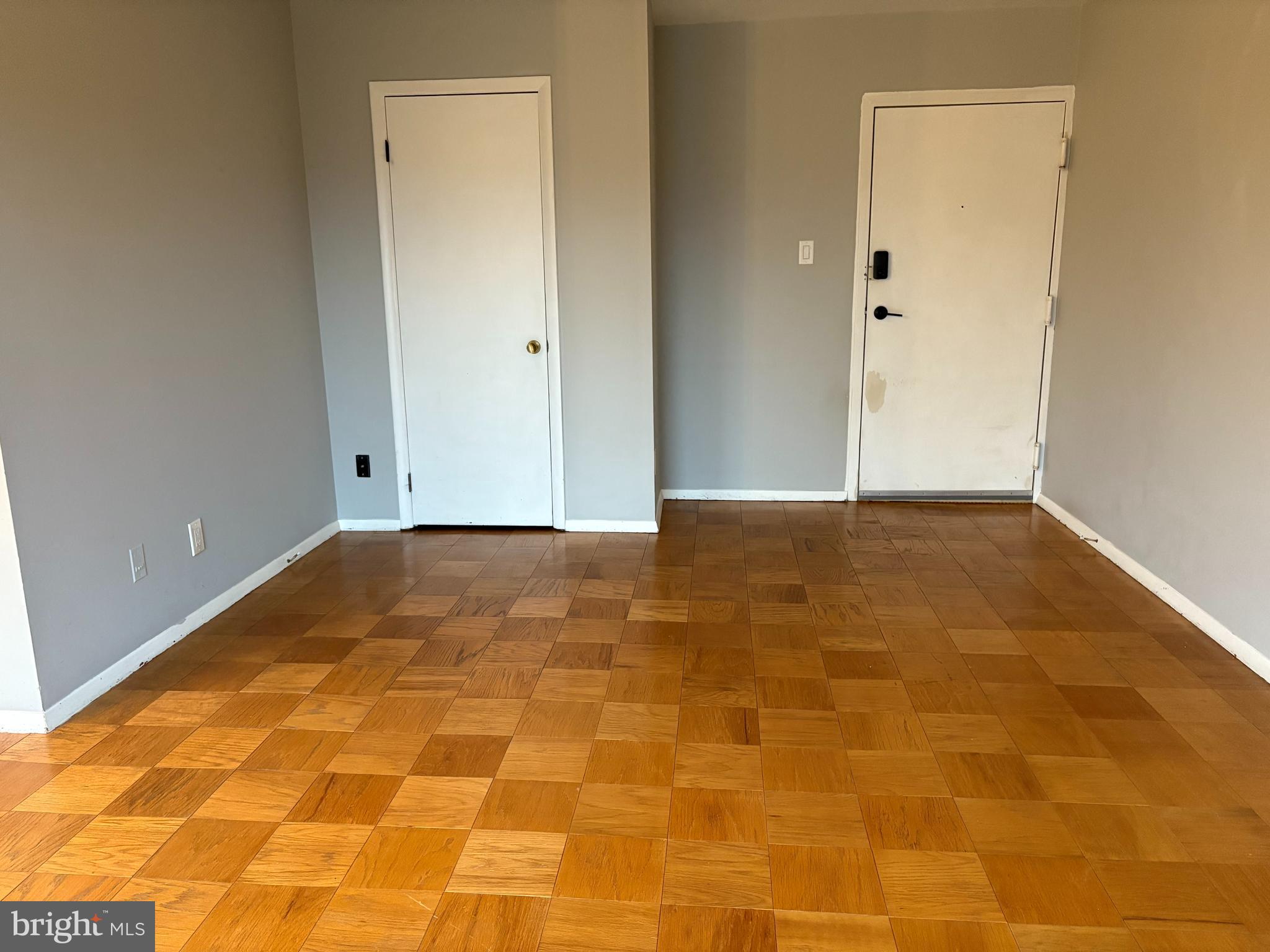 COUNTRY CLUB GREEN - Residential