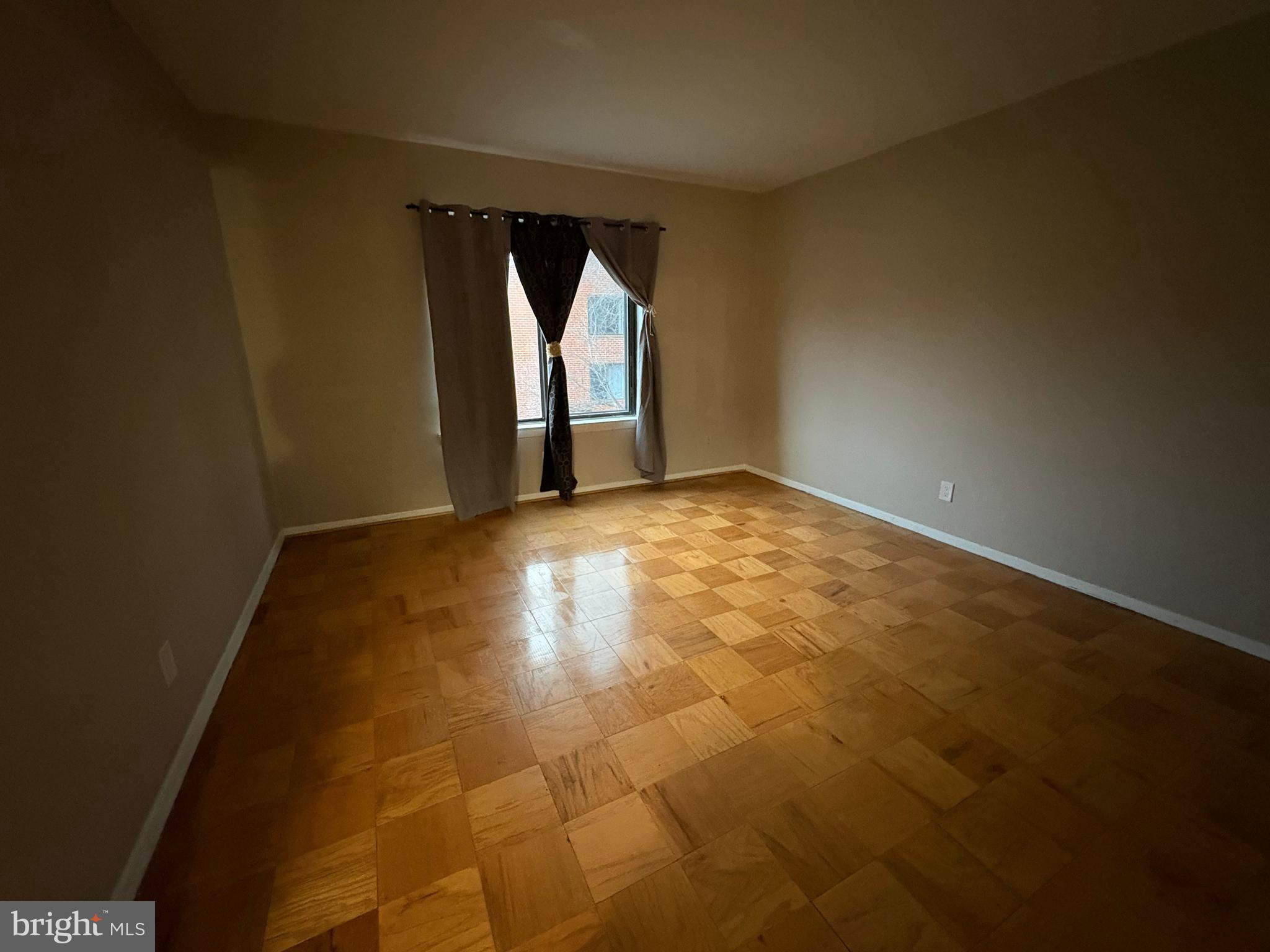 COUNTRY CLUB GREEN - Residential