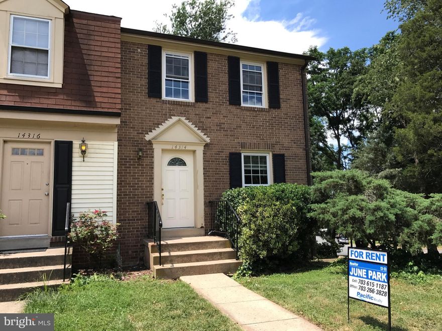Brick Front End Unit Townhouse in Newgate. 3 Bed/3.5 Bath, Spacious Open Floor Plan,  and bright family room, hardwood FL. Newer window, New Carpet, Fresh Paint. Close to 28 and I66, convenient location. 2 assigned parking paces, Community Pool ad ammenities. No pets, Processing $45 per adult, Certified Funds required.