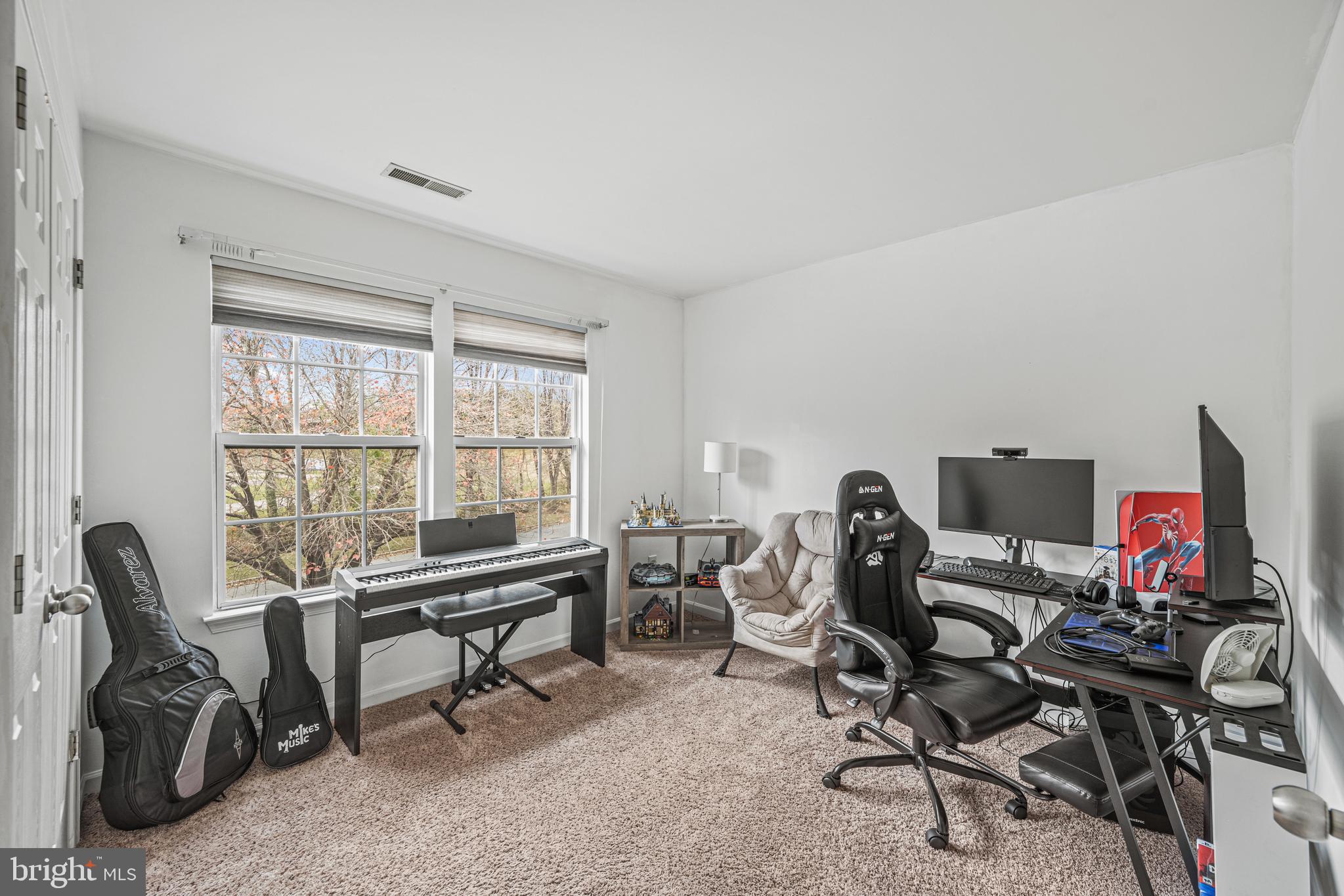 COLLEGE HILLS - Residential