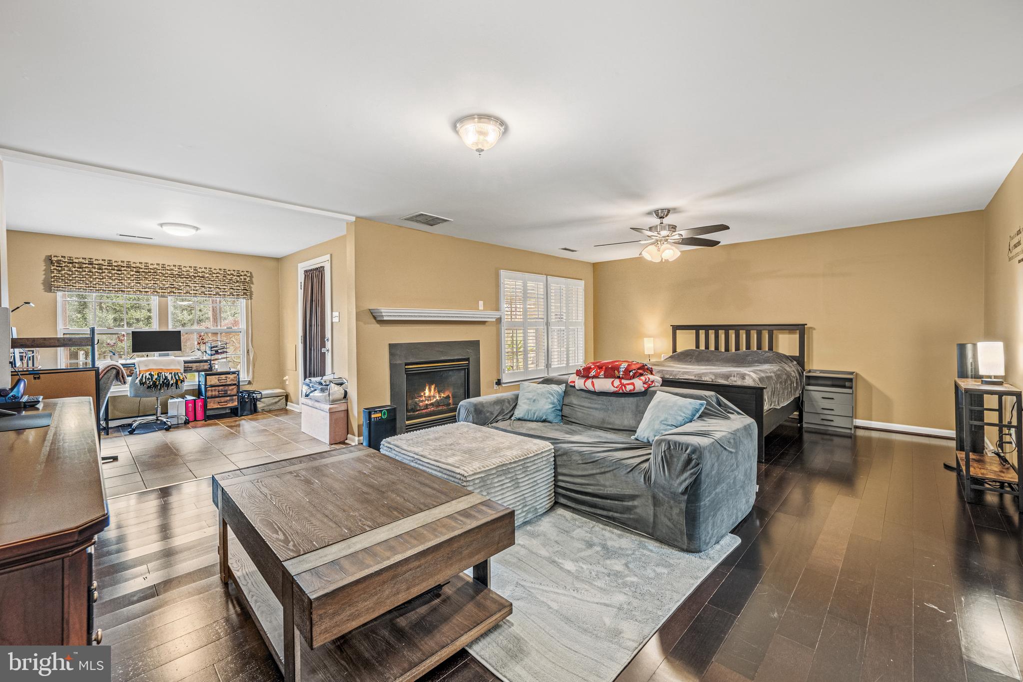 COLLEGE HILLS - Residential