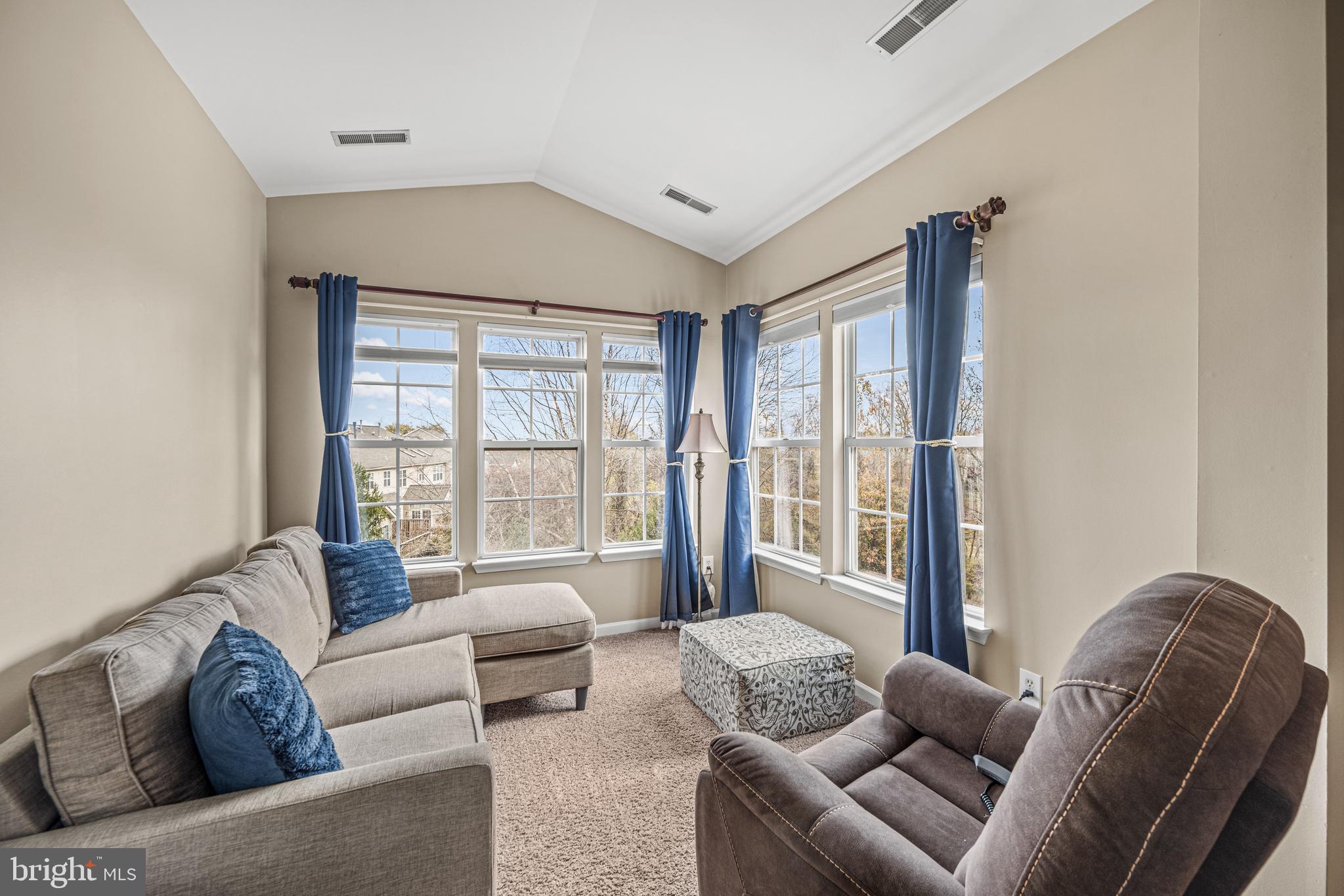 COLLEGE HILLS - Residential