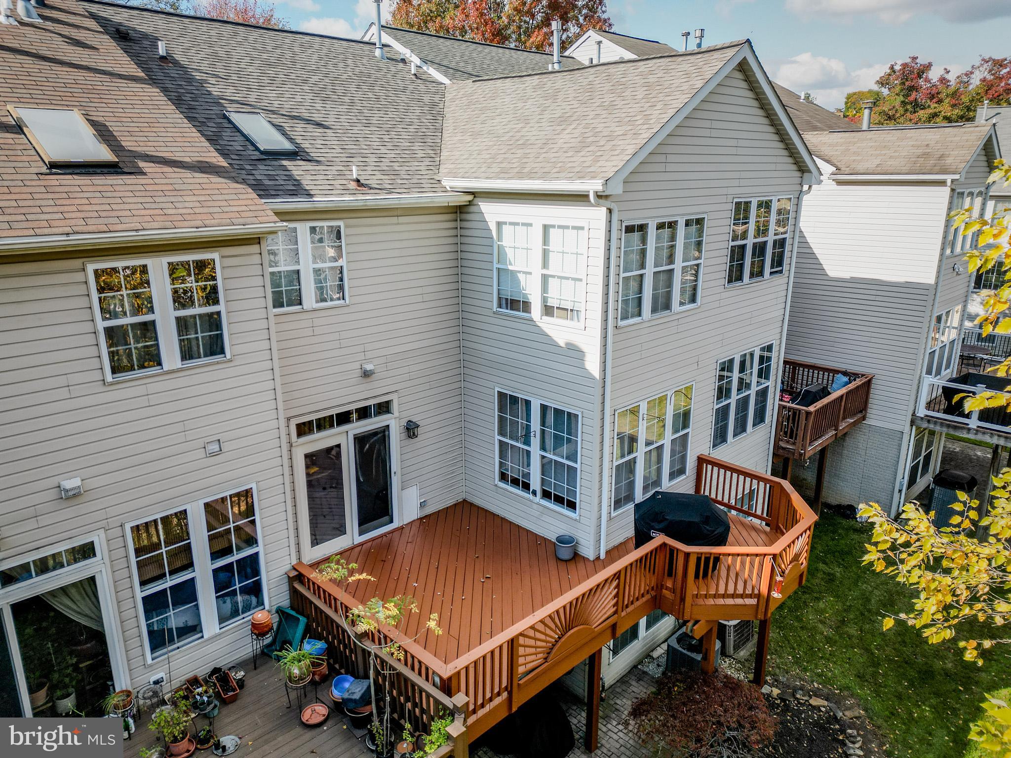 COLLEGE HILLS - Residential