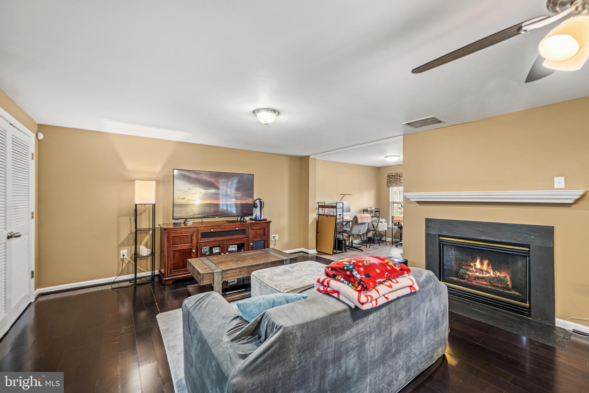 COLLEGE HILLS - Residential