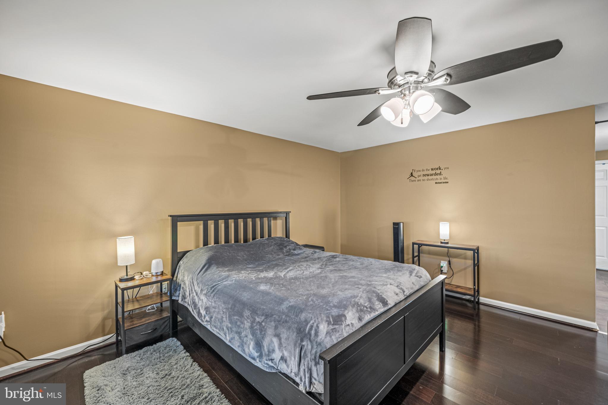 COLLEGE HILLS - Residential