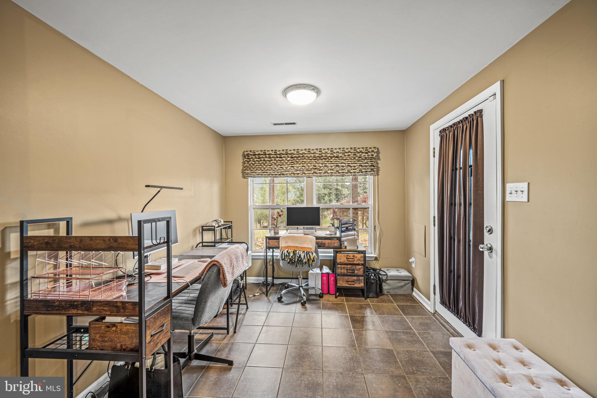 COLLEGE HILLS - Residential