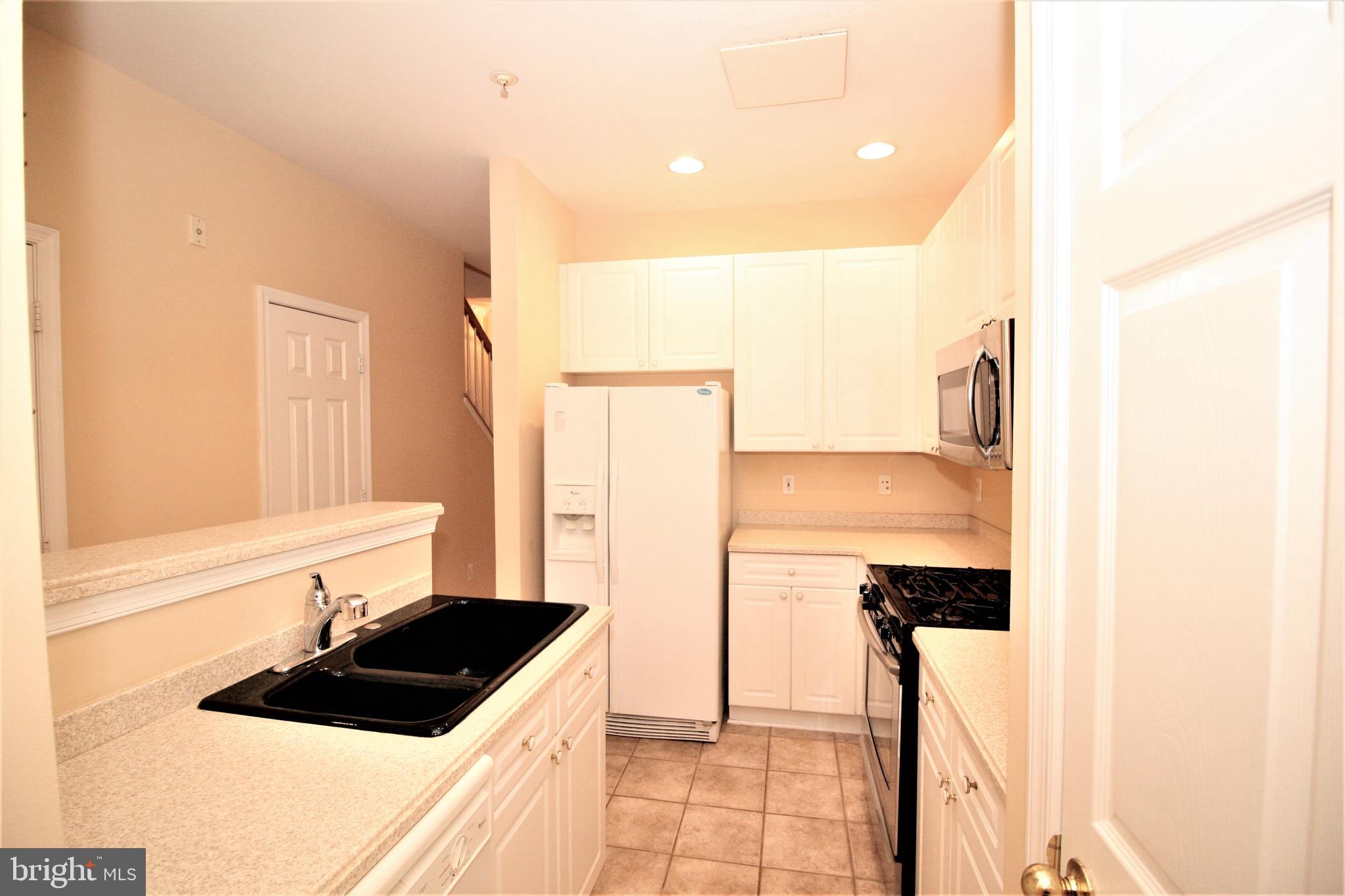 WESTBRIAR PLAZA - Residential Lease