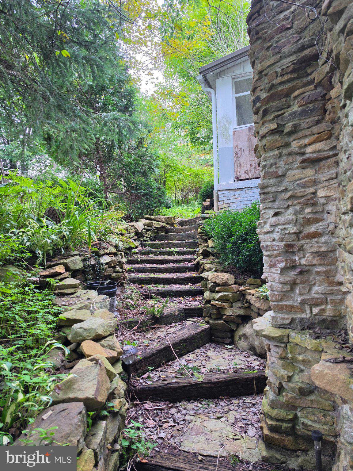 850 MAGEE ROAD