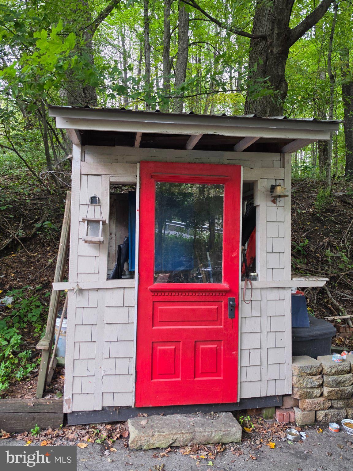 850 MAGEE ROAD