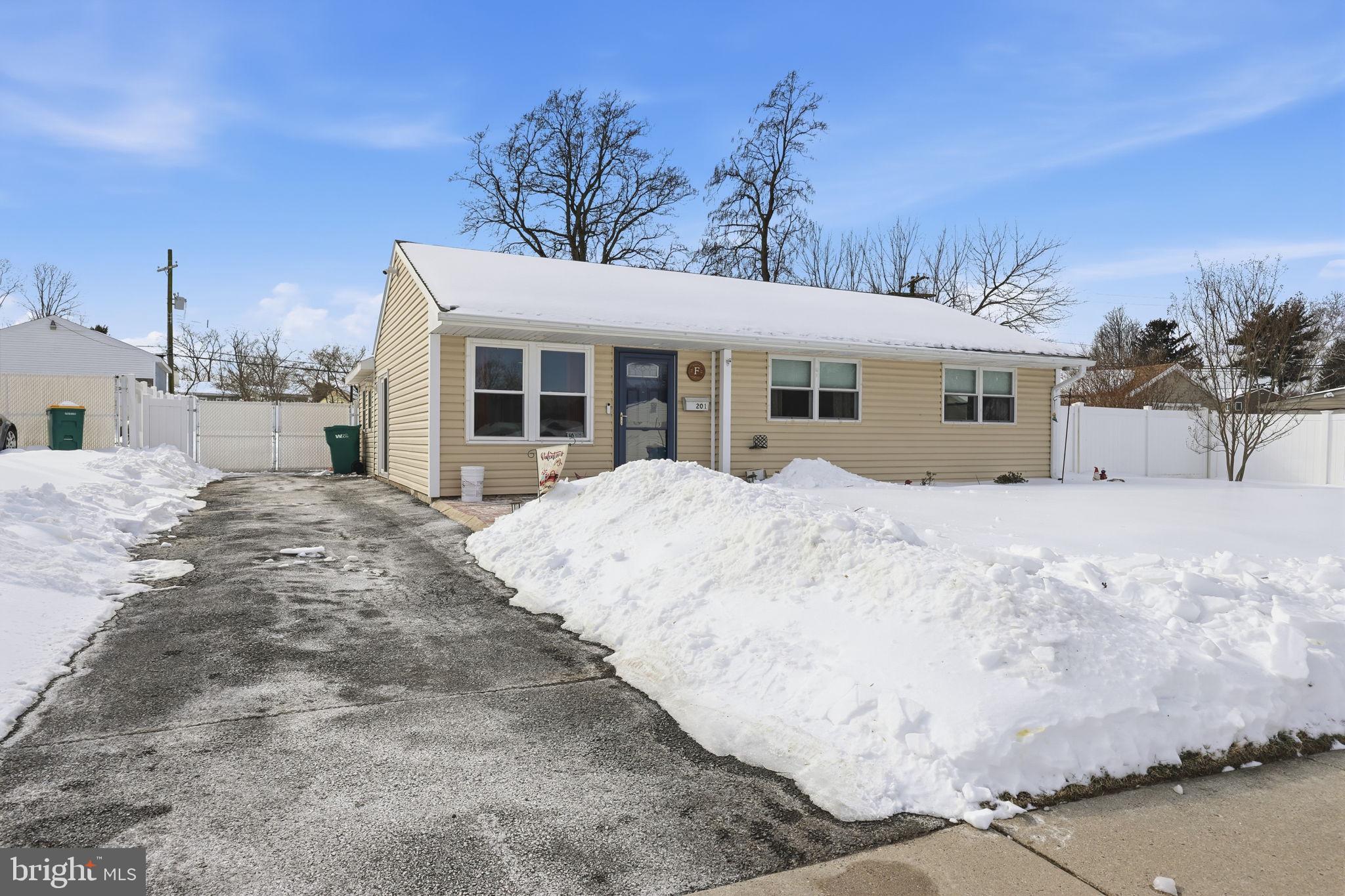 PENNSBURY HGTS - Residential