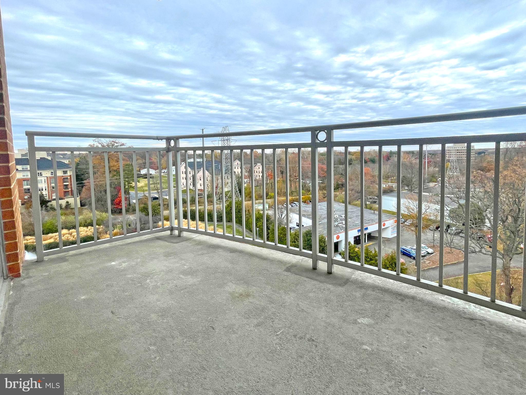 CARLTON HOUSE - Residential Lease