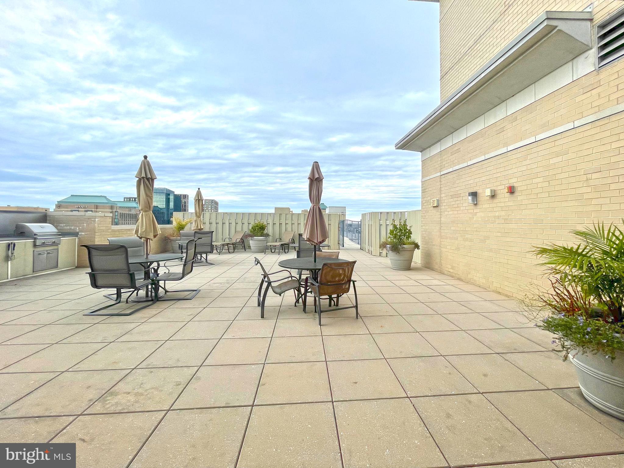 CARLTON HOUSE - Residential Lease