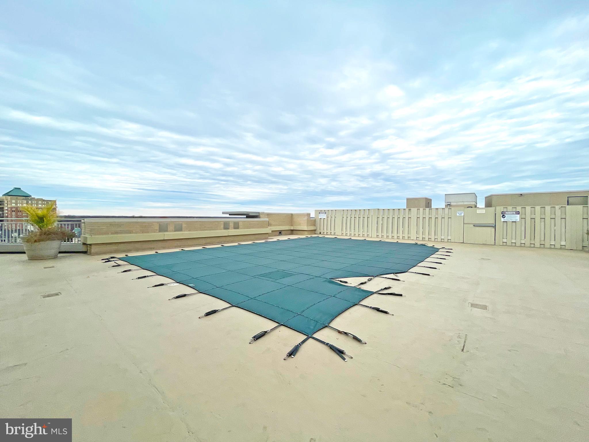 CARLTON HOUSE - Residential Lease