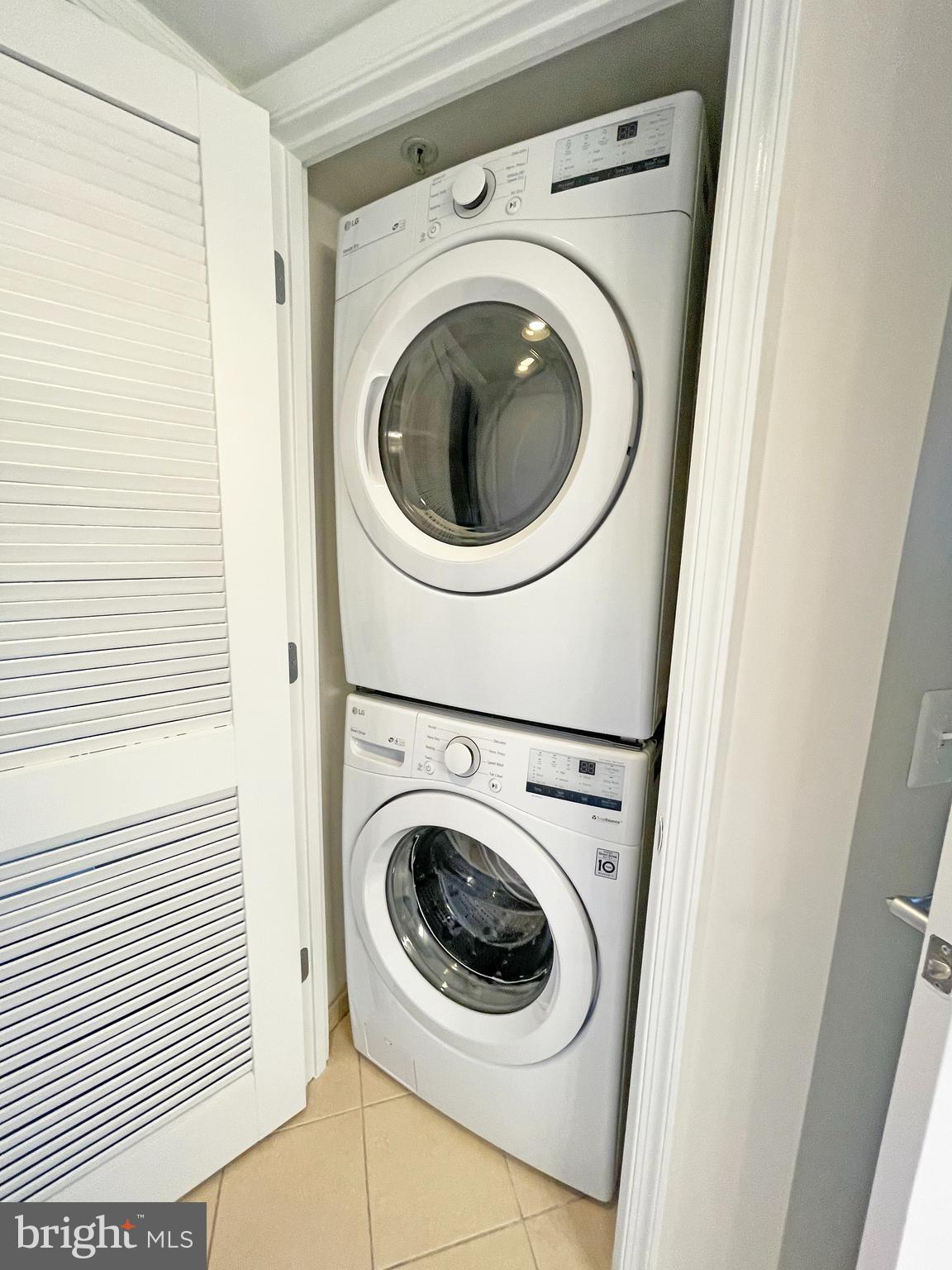 CARLTON HOUSE - Residential Lease