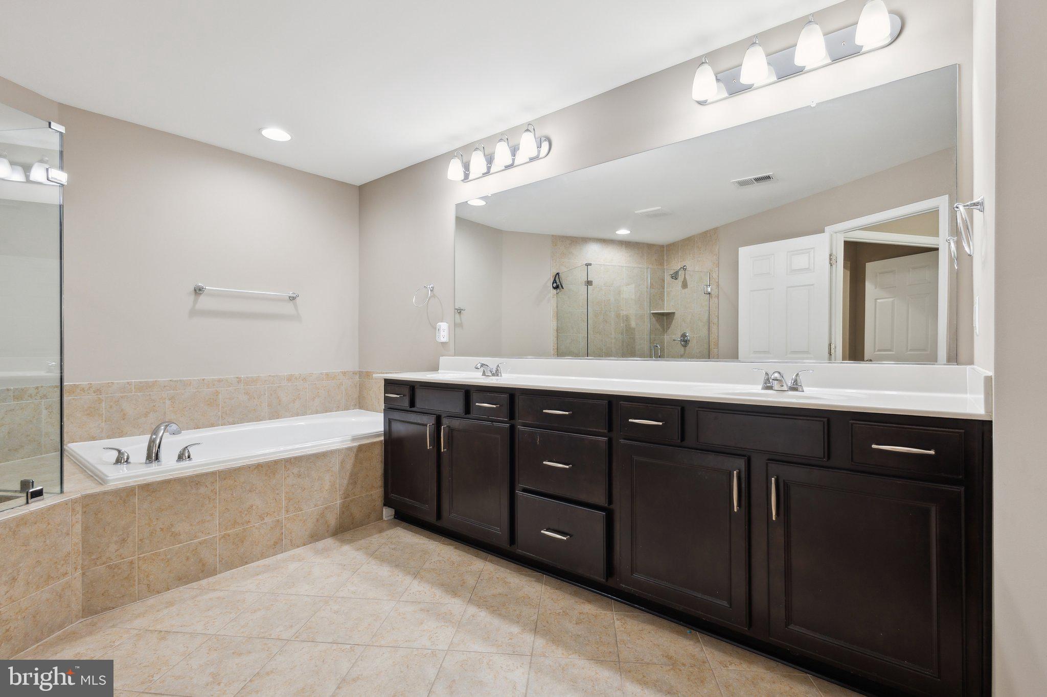 MADISON CRESCENT - Residential