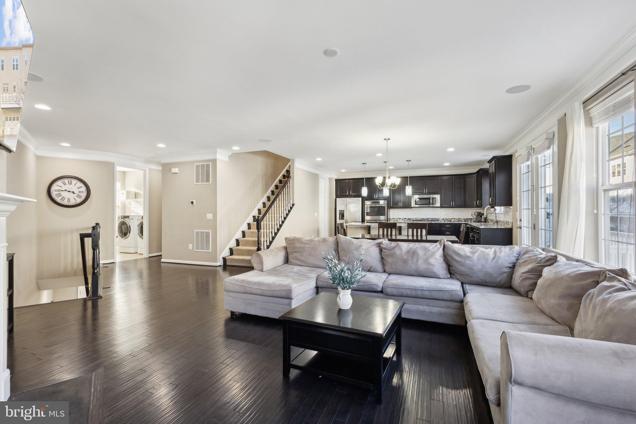 MADISON CRESCENT - Residential