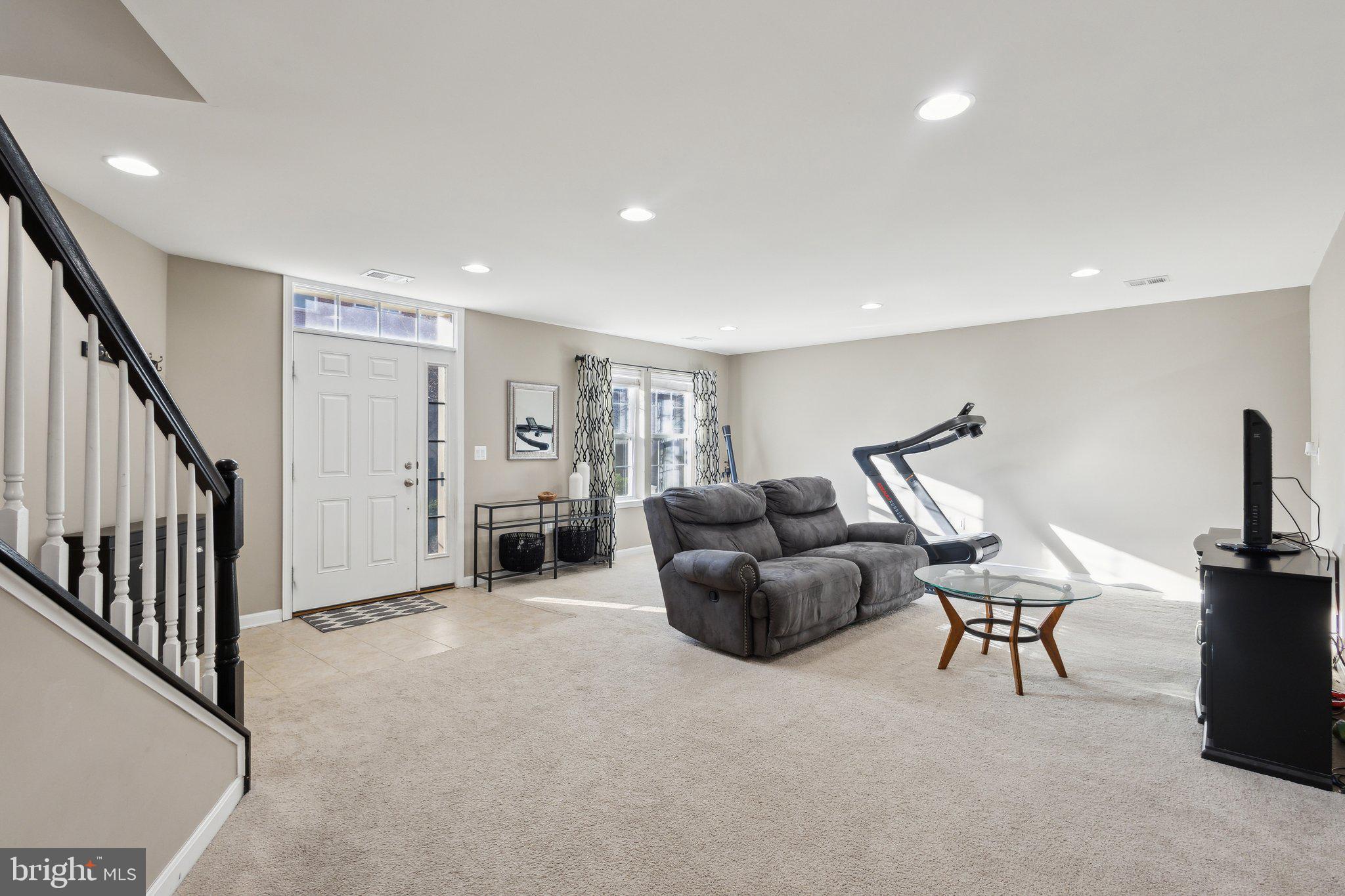 MADISON CRESCENT - Residential