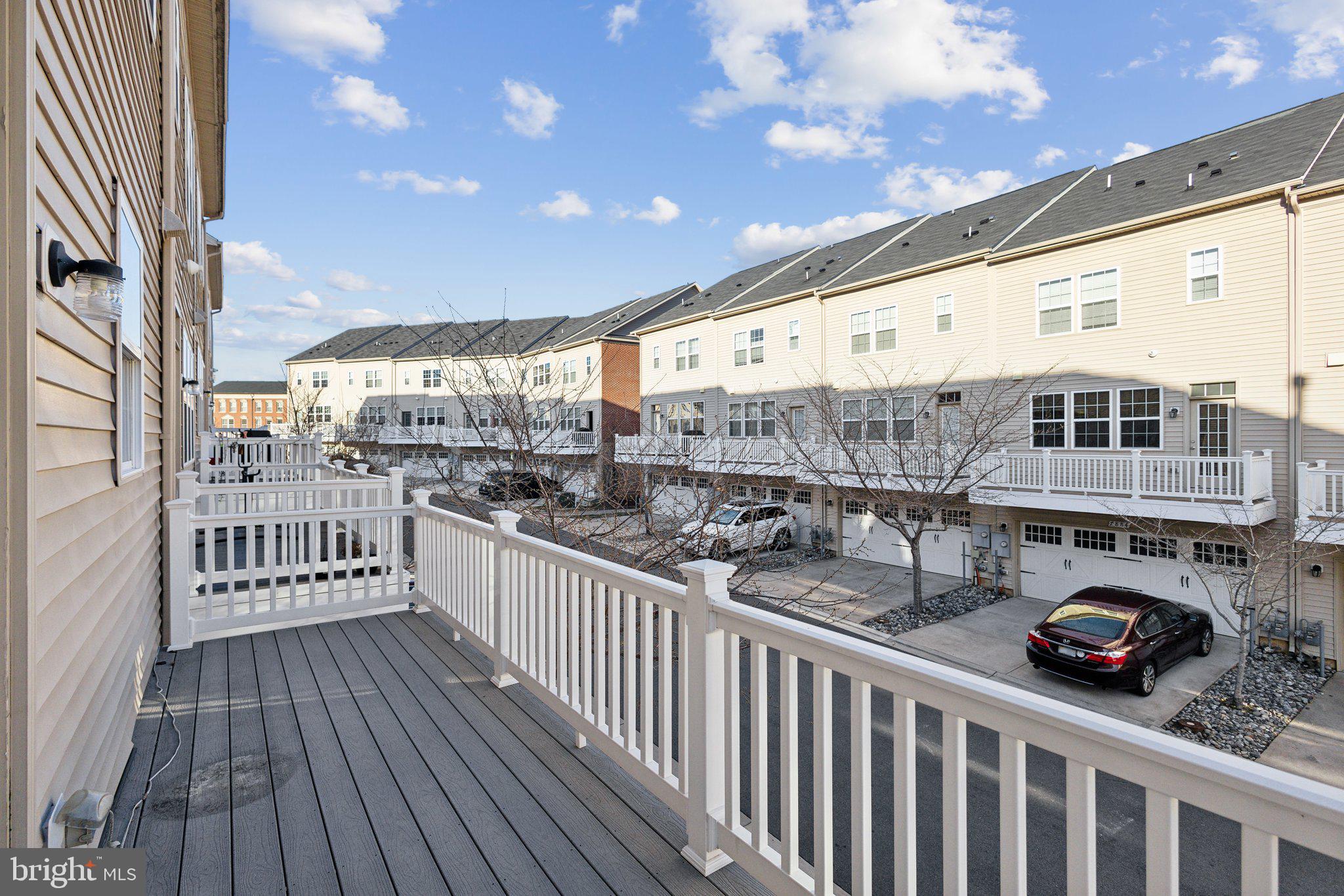 MADISON CRESCENT - Residential