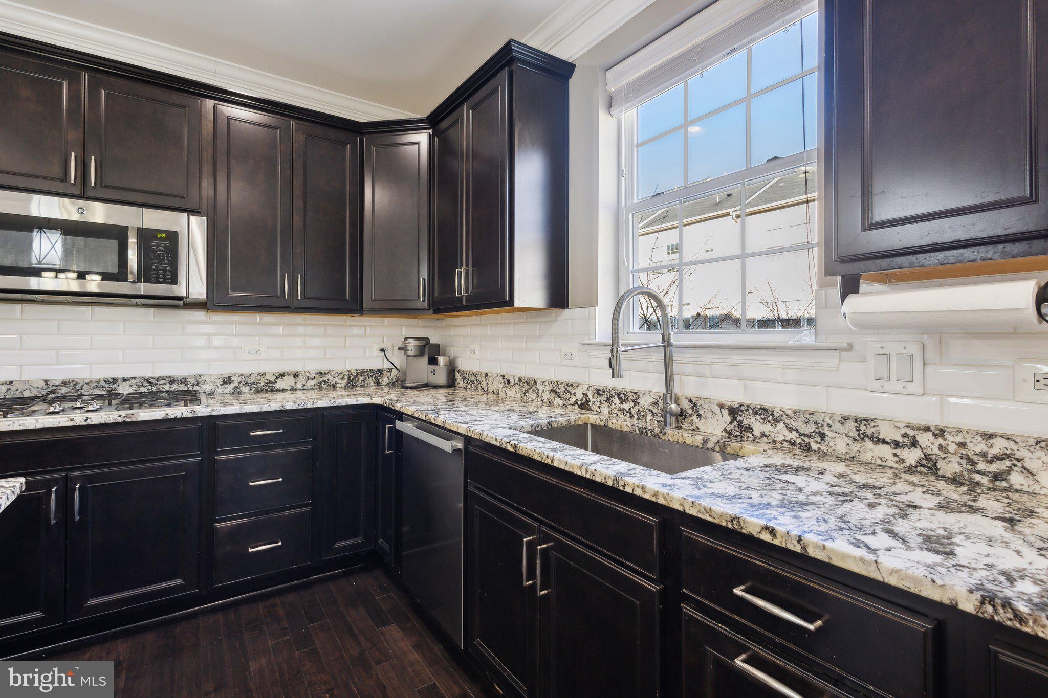 MADISON CRESCENT - Residential