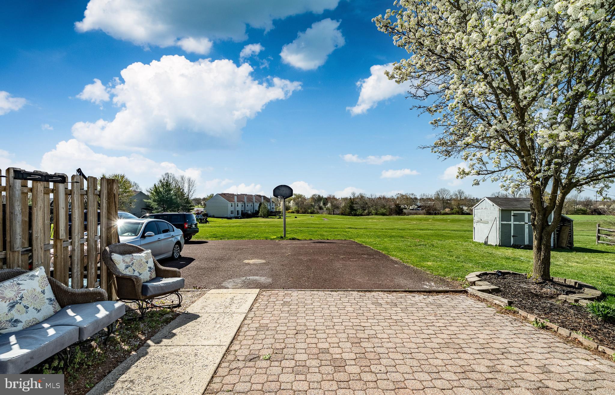 STRAWBERRY FIELDS - Residential