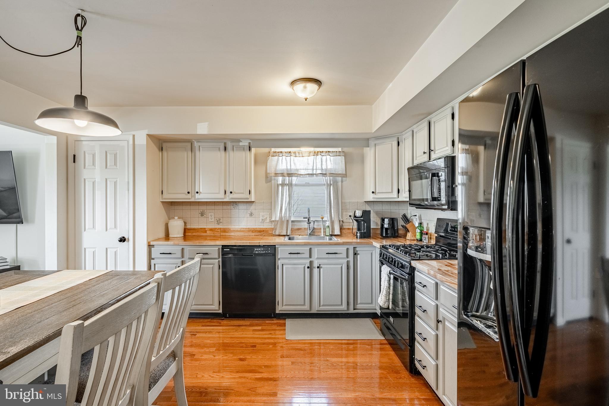 STRAWBERRY FIELDS - Residential