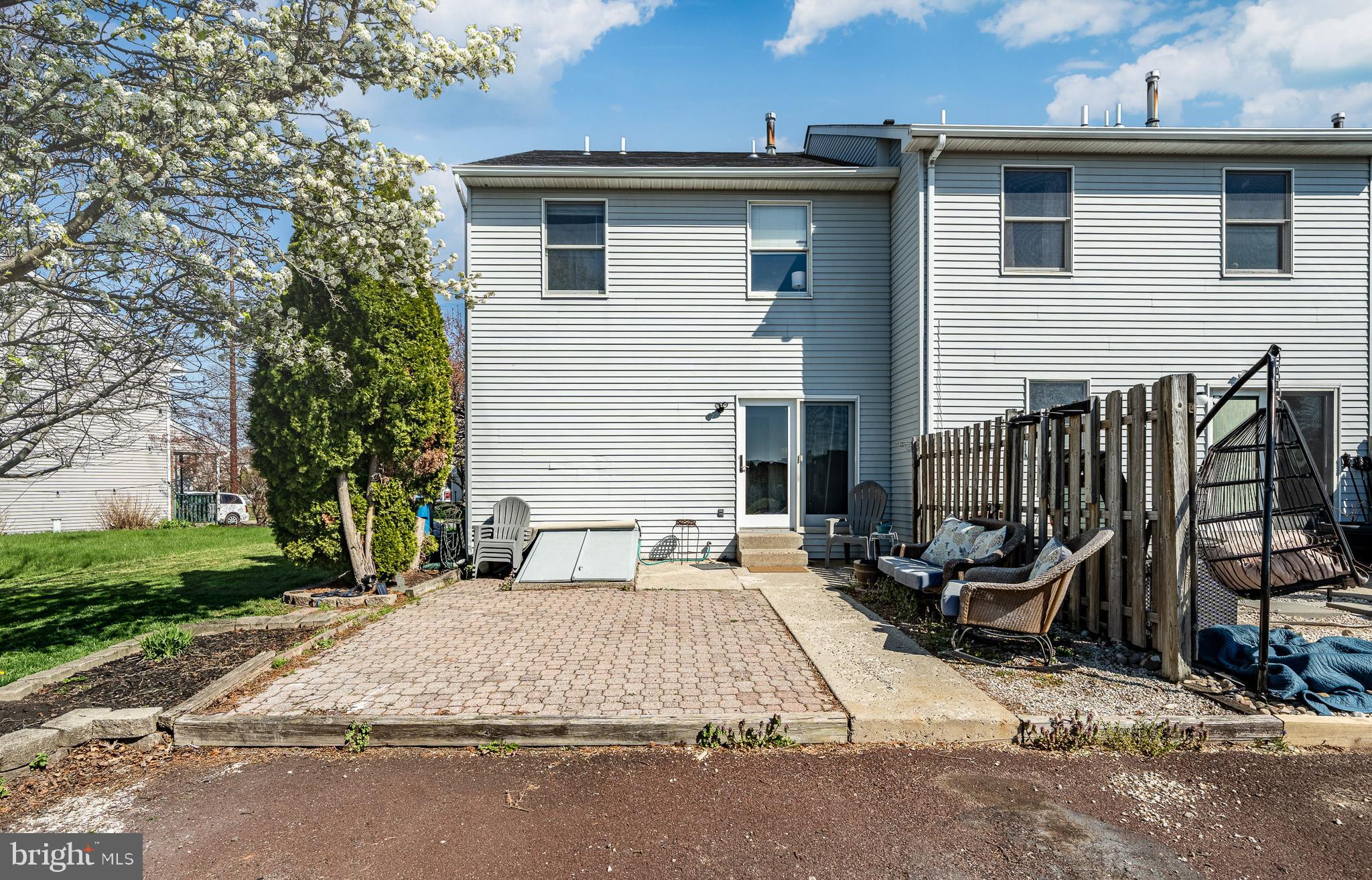 STRAWBERRY FIELDS - Residential