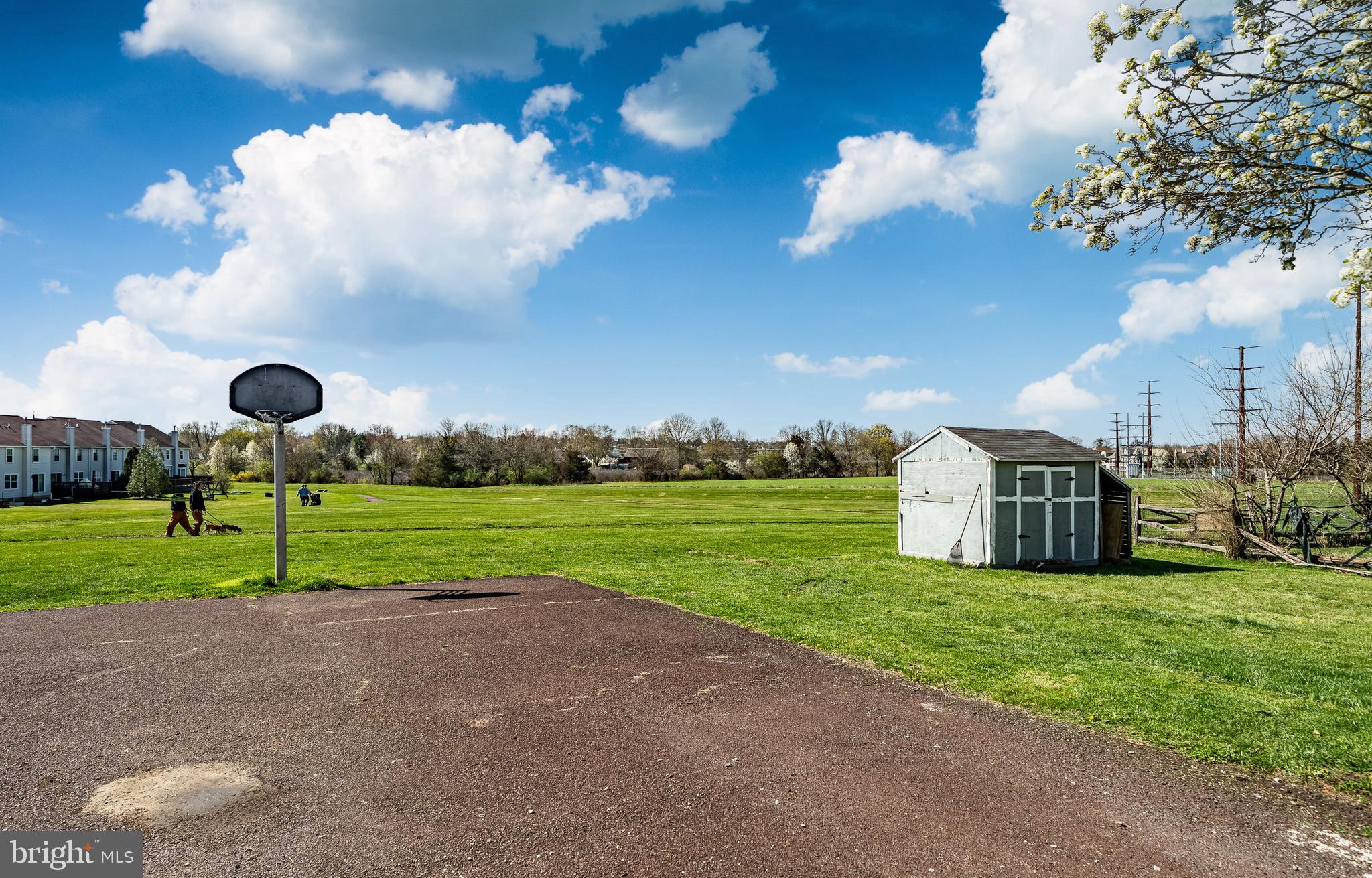 STRAWBERRY FIELDS - Residential
