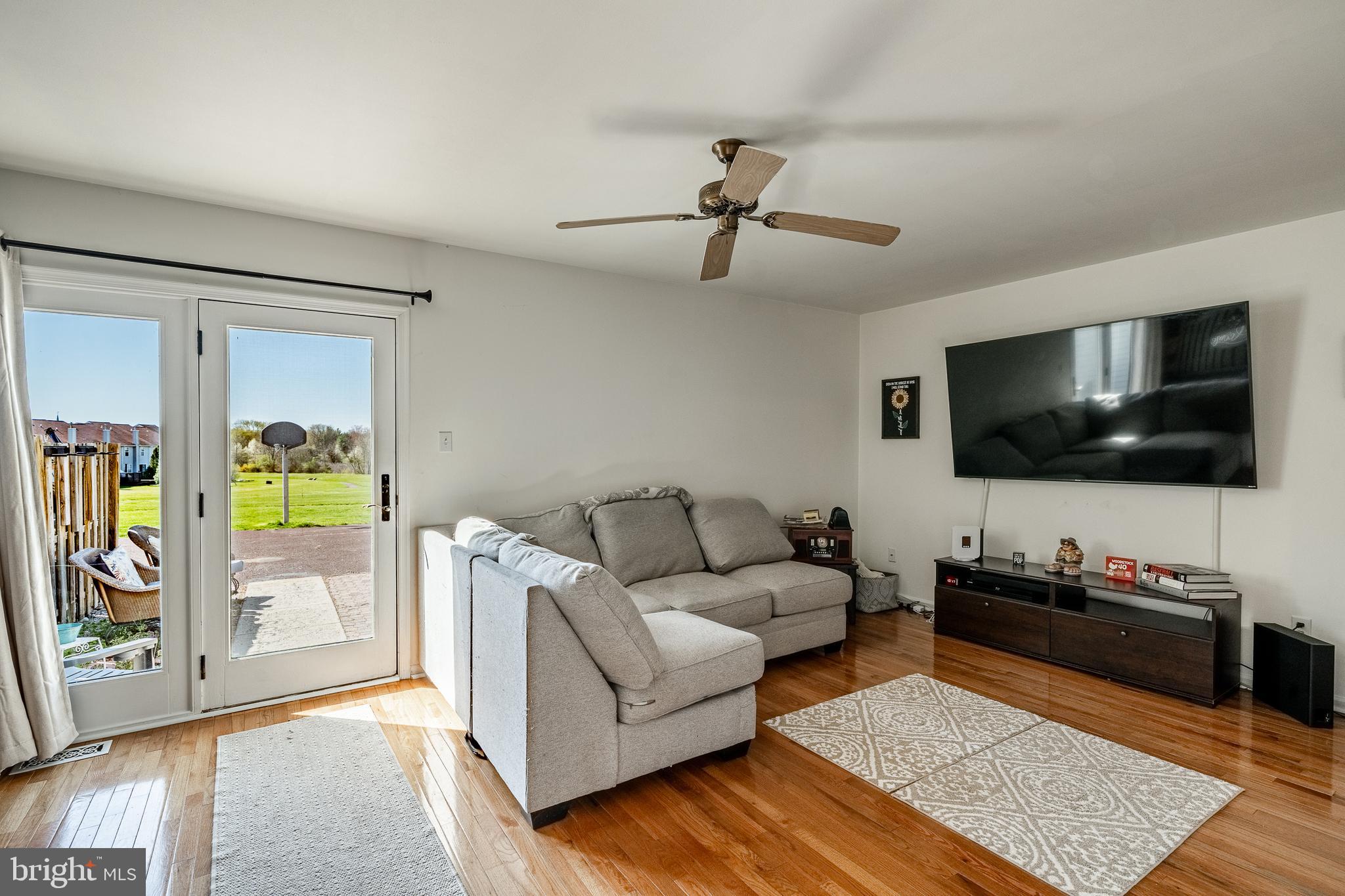 STRAWBERRY FIELDS - Residential