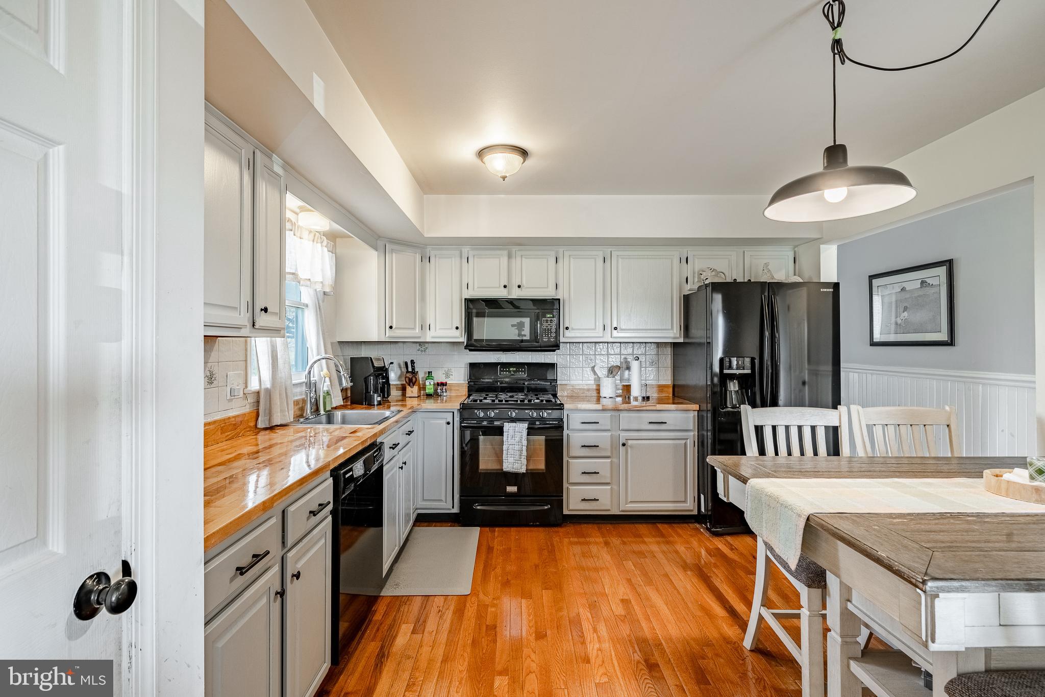 STRAWBERRY FIELDS - Residential
