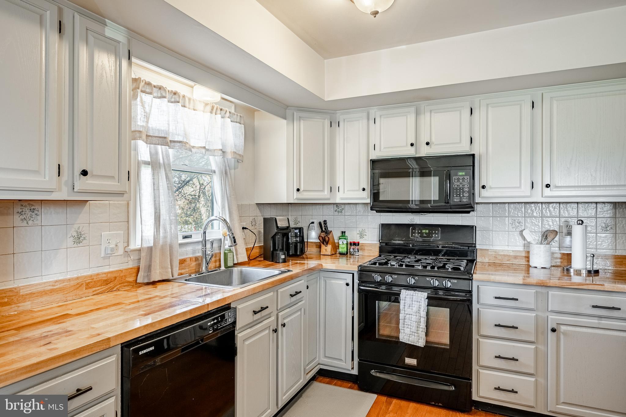STRAWBERRY FIELDS - Residential