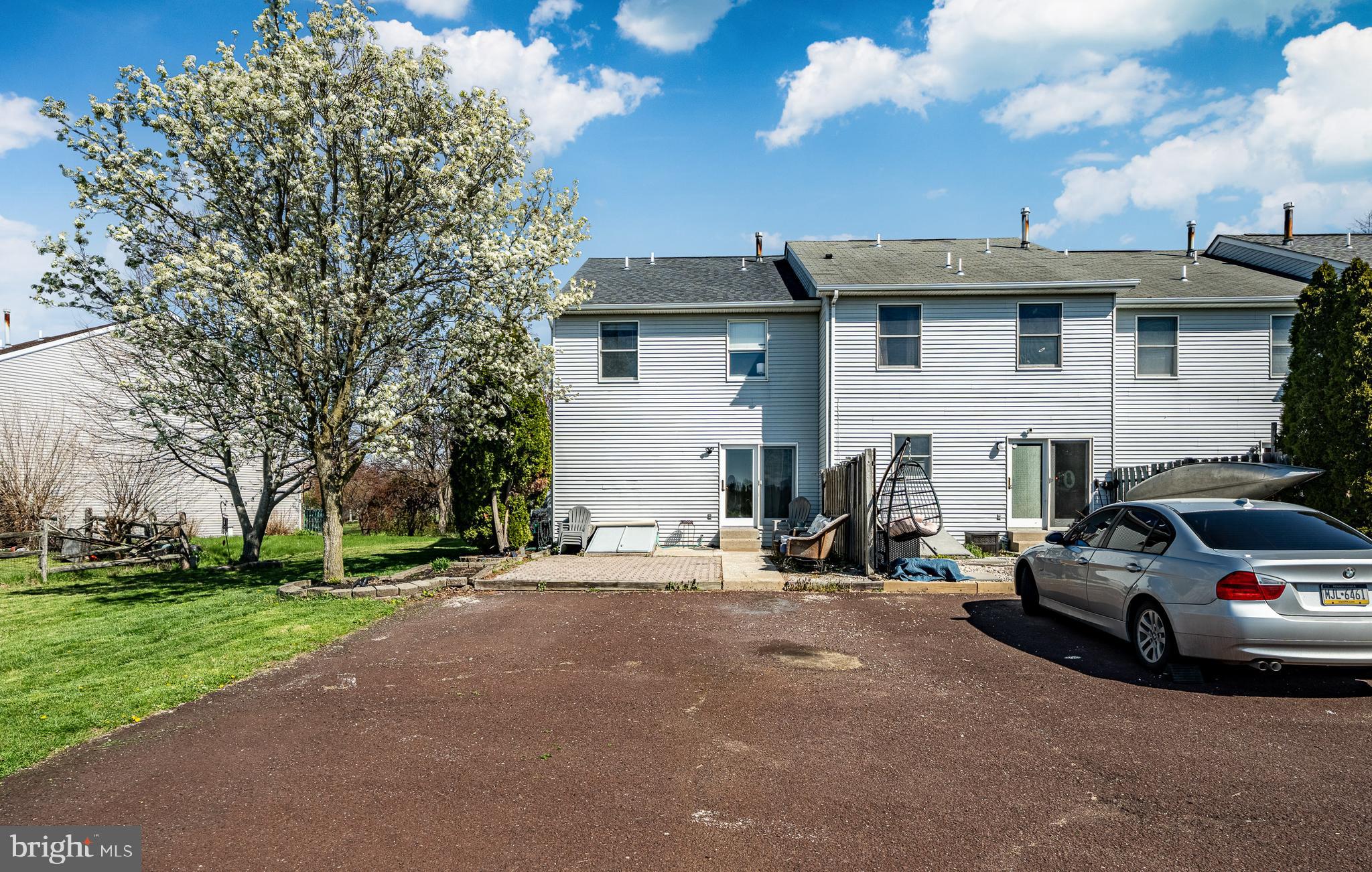 STRAWBERRY FIELDS - Residential