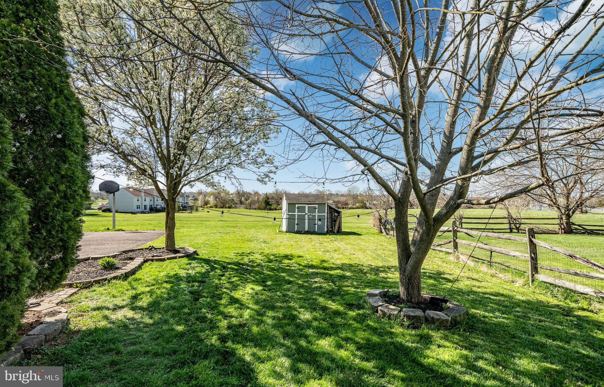 STRAWBERRY FIELDS - Residential