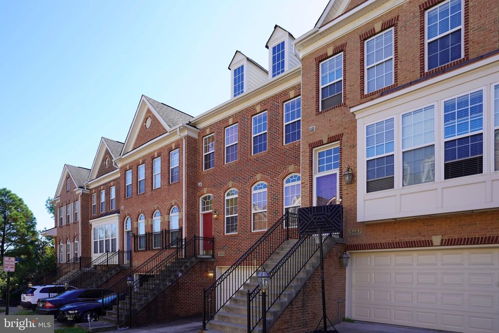 Photo of 5685 Faircloth Court, CENTREVILLE, VA 20120 (MLS # VAFX2273194)